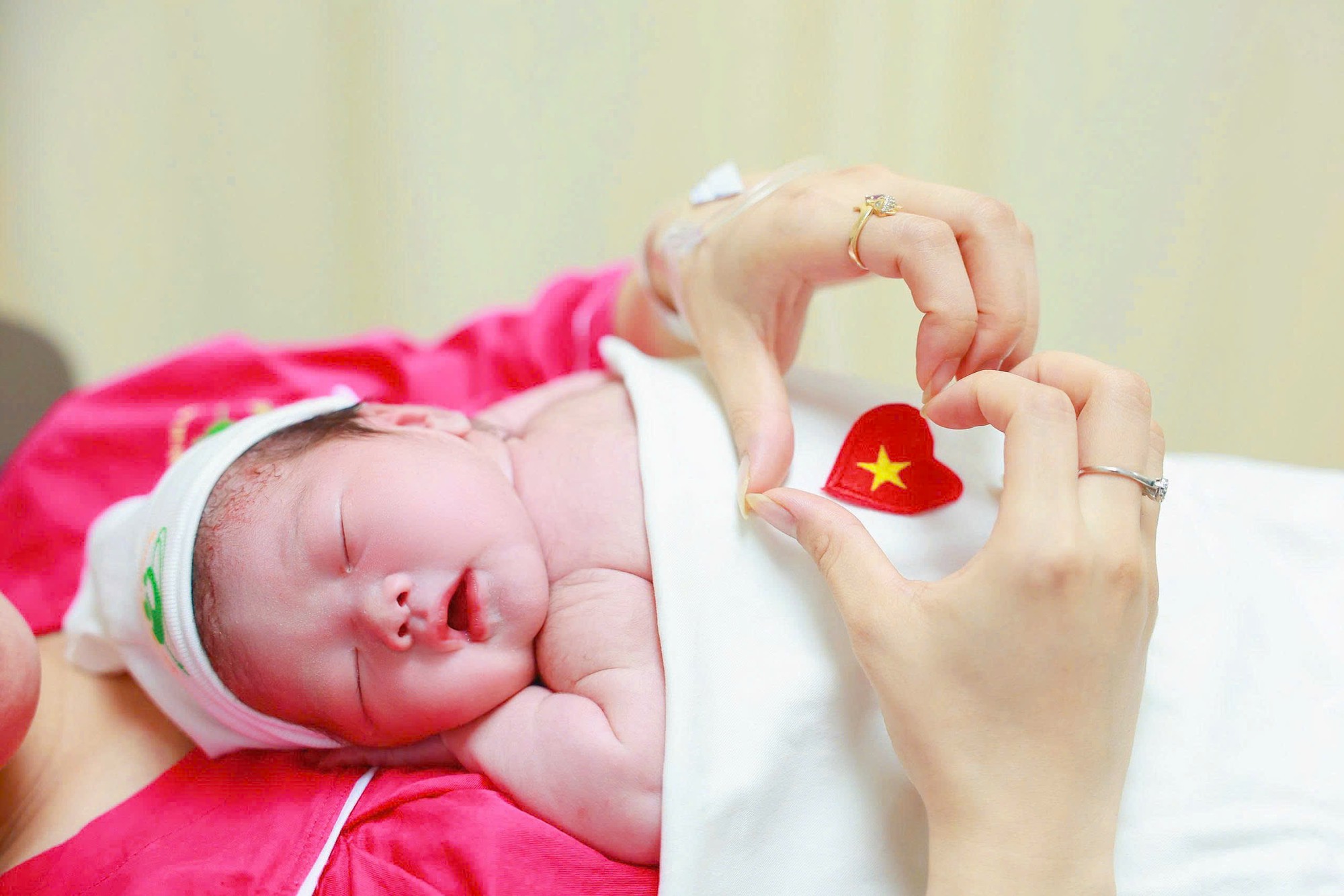 Đăng ký khai sinh tại bệnh viện ngay sau sinh - Ảnh 1.