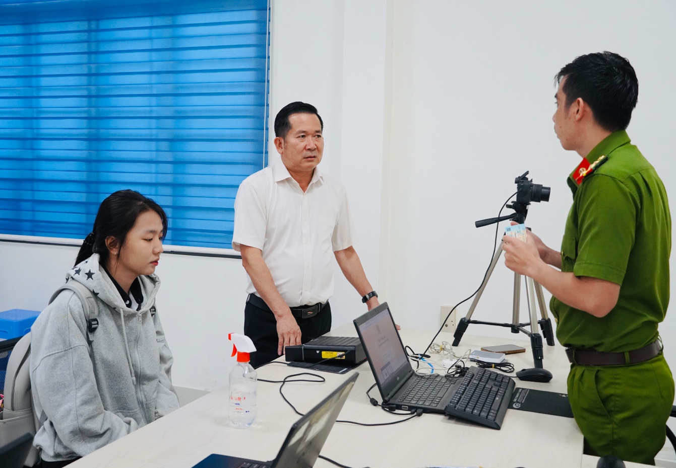 Ông Đinh Văn Nơi kiểm tra việc xử lý hồ sơ đất đai ở Phú Quốc- Ảnh 1.