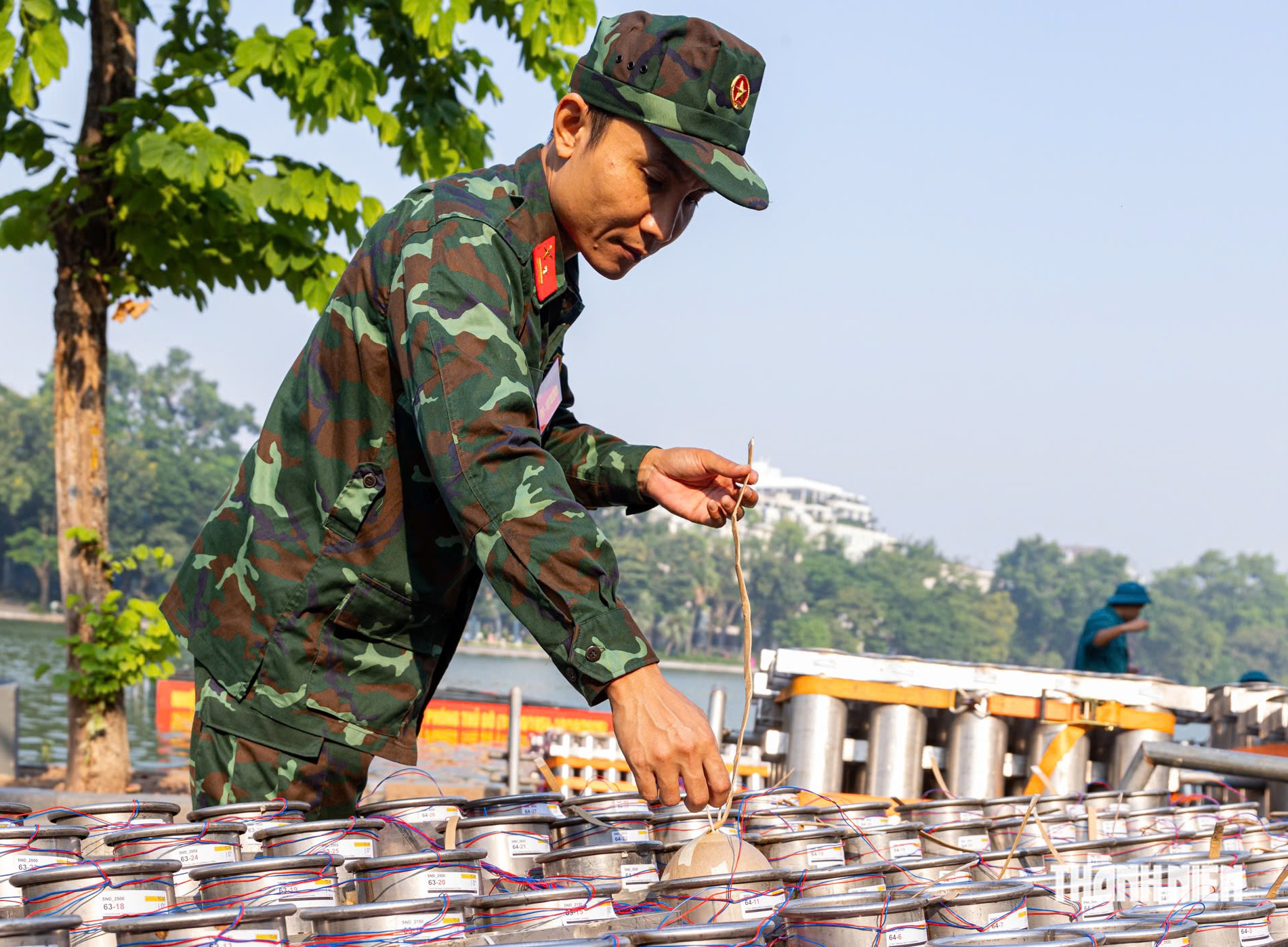 Cận cảnh trận địa ph&aacute;o hoa ch&agrave;o mừng Ng&agrave;y giải ph&oacute;ng thủ đ&ocirc;- Ảnh 7.