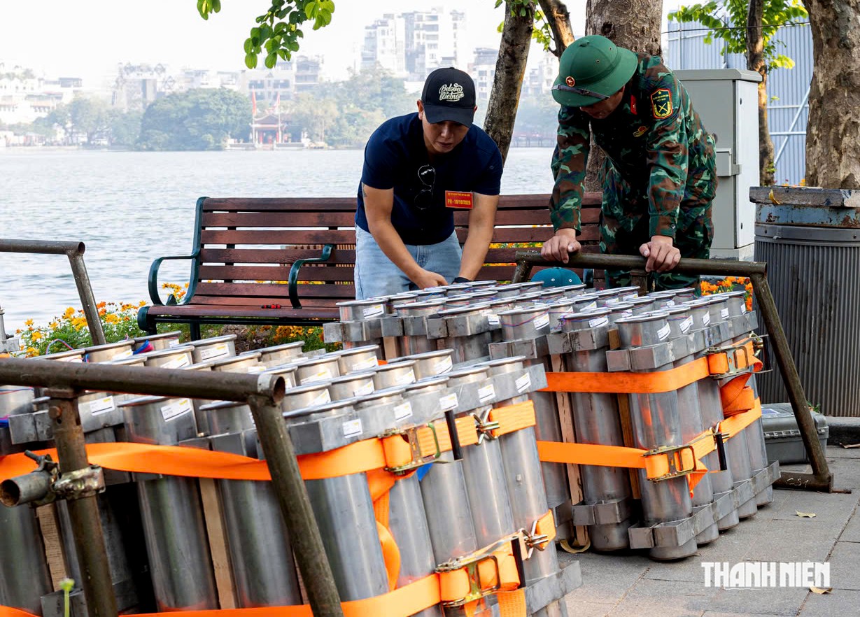 Cận cảnh trận địa ph&aacute;o hoa ch&agrave;o mừng Ng&agrave;y giải ph&oacute;ng thủ đ&ocirc;- Ảnh 2.