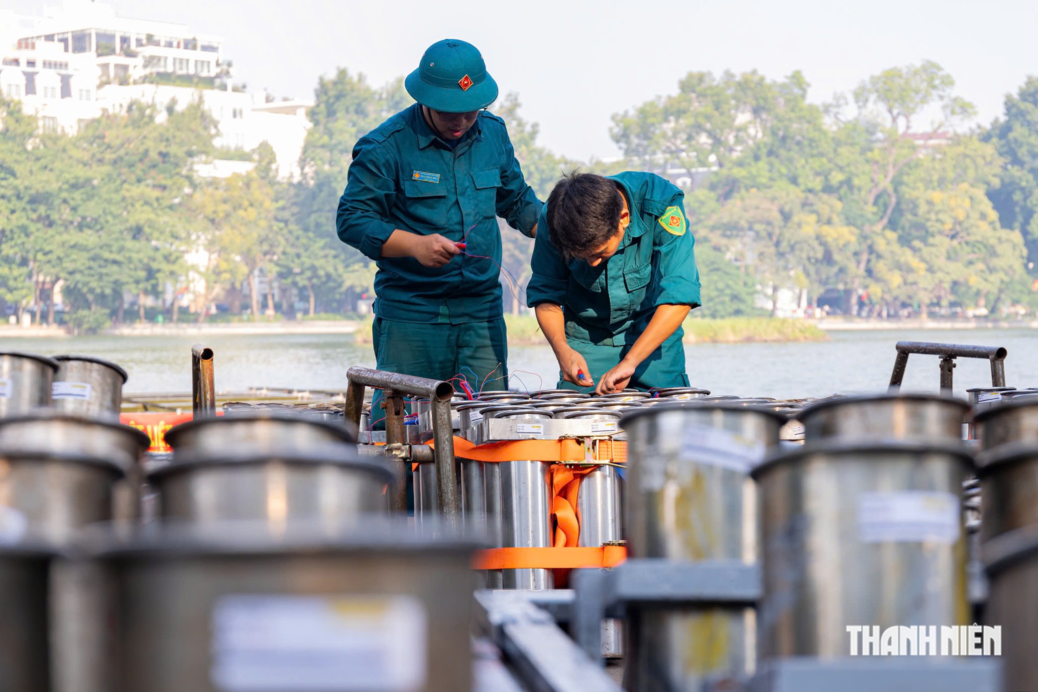 Cận cảnh trận địa ph&aacute;o hoa ch&agrave;o mừng Ng&agrave;y giải ph&oacute;ng thủ đ&ocirc;- Ảnh 4.