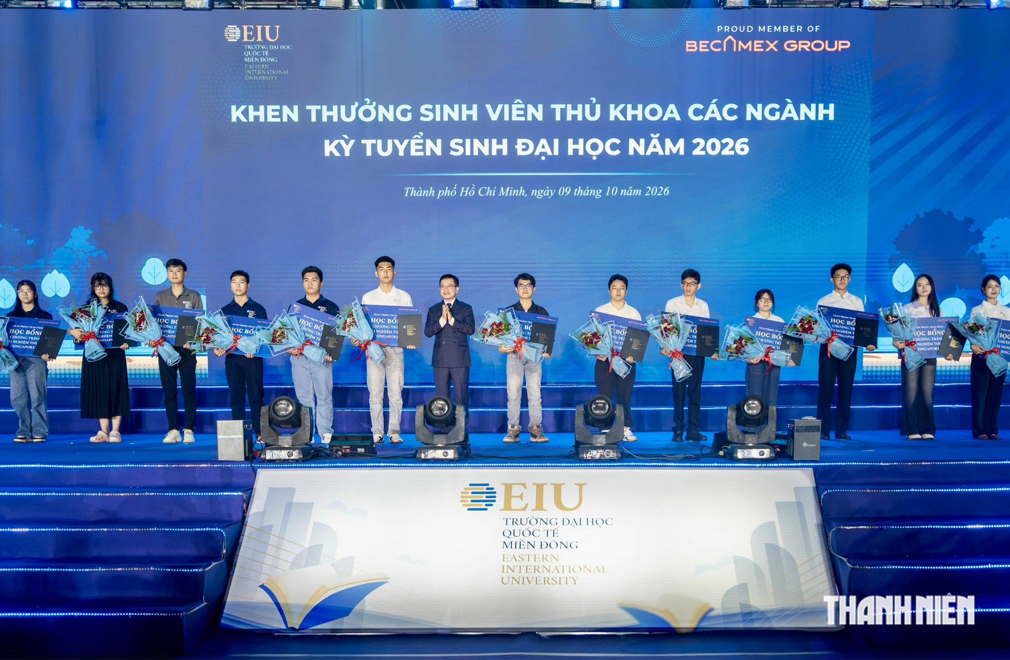 Lãnh đạo TP.HCM dự khai giảng năm học mới tại EIU - Ảnh 1.