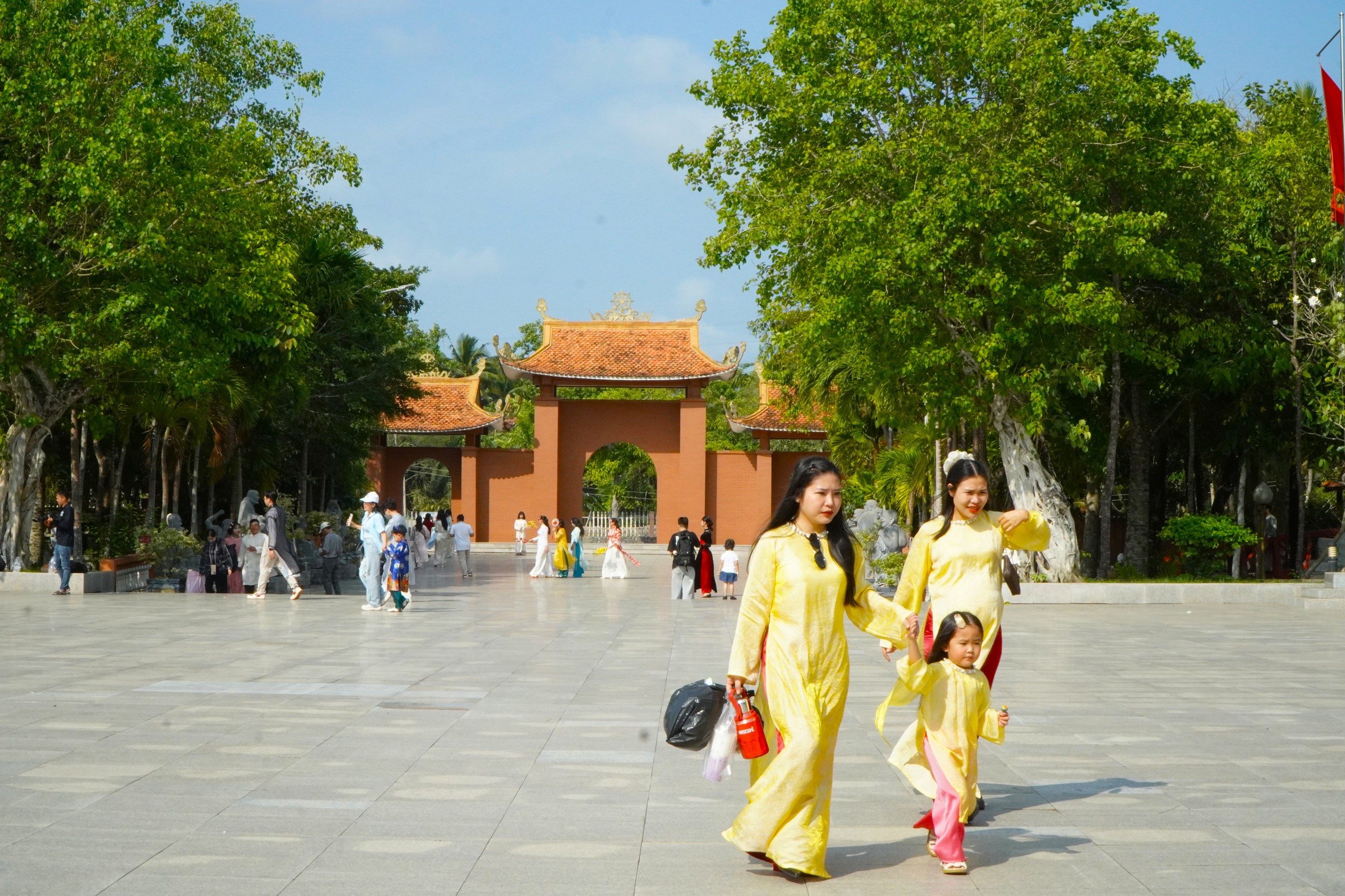 &lsquo;Phim trường ảnh tết&rsquo; thu h&uacute;t giới trẻ bậc nhất ở miền T&acirc;y- Ảnh 1.