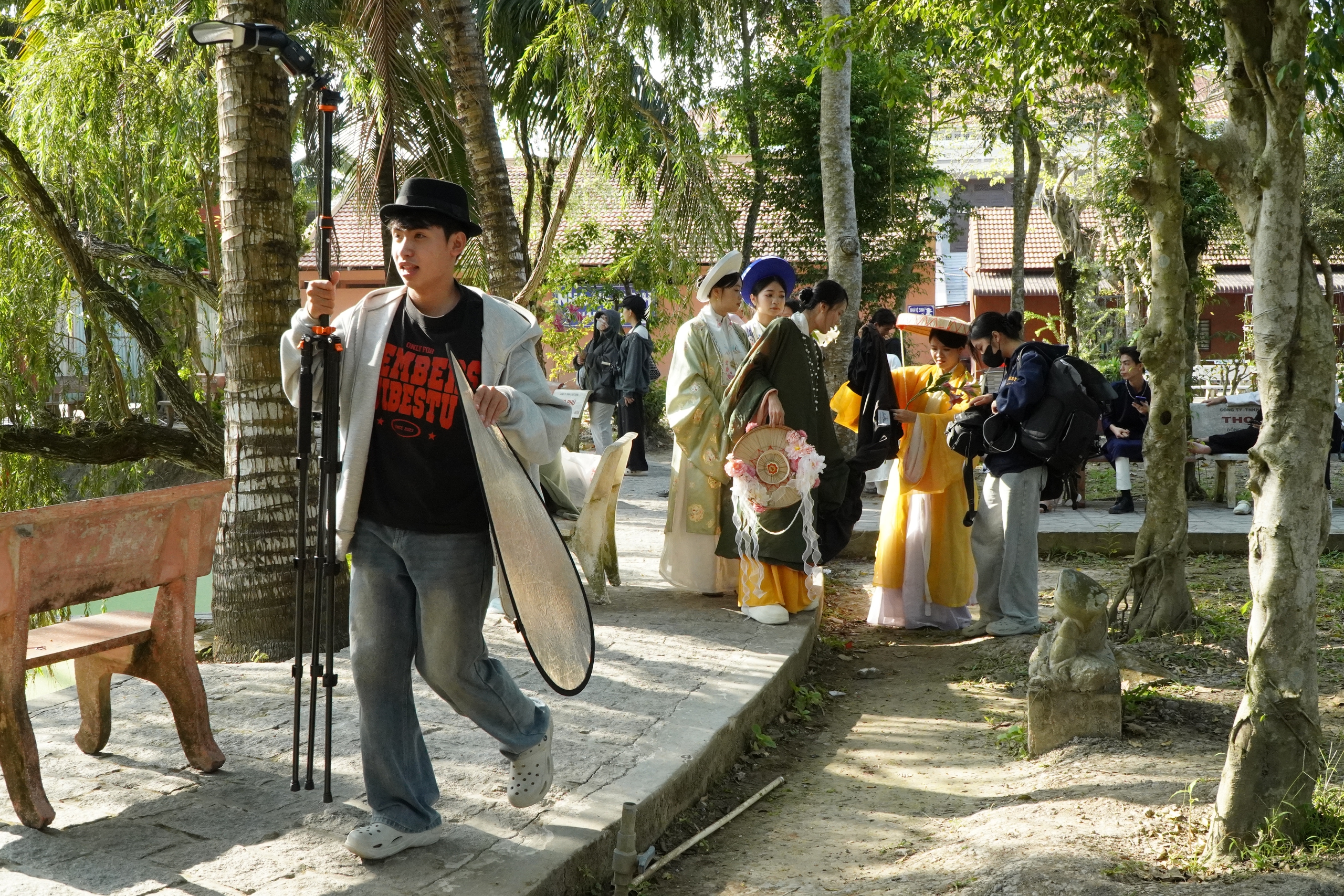 &lsquo;Phim trường ảnh tết&rsquo; thu h&uacute;t giới trẻ bậc nhất ở miền T&acirc;y- Ảnh 8.