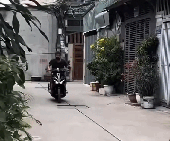 C&ocirc;ng an TP.HCM x&aacute;c minh clip bốc đầu để quảng c&aacute;o cửa h&agrave;ng độ xe- Ảnh 1.