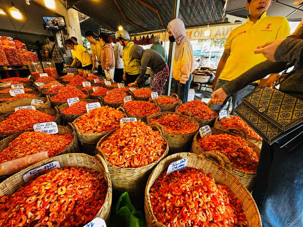 Đặc sản tết đổ bộ, sức mua tăng mạnh- Ảnh 1. Đặc sản tết đổ bộ, sức mua tăng mạnh- Ảnh 1.