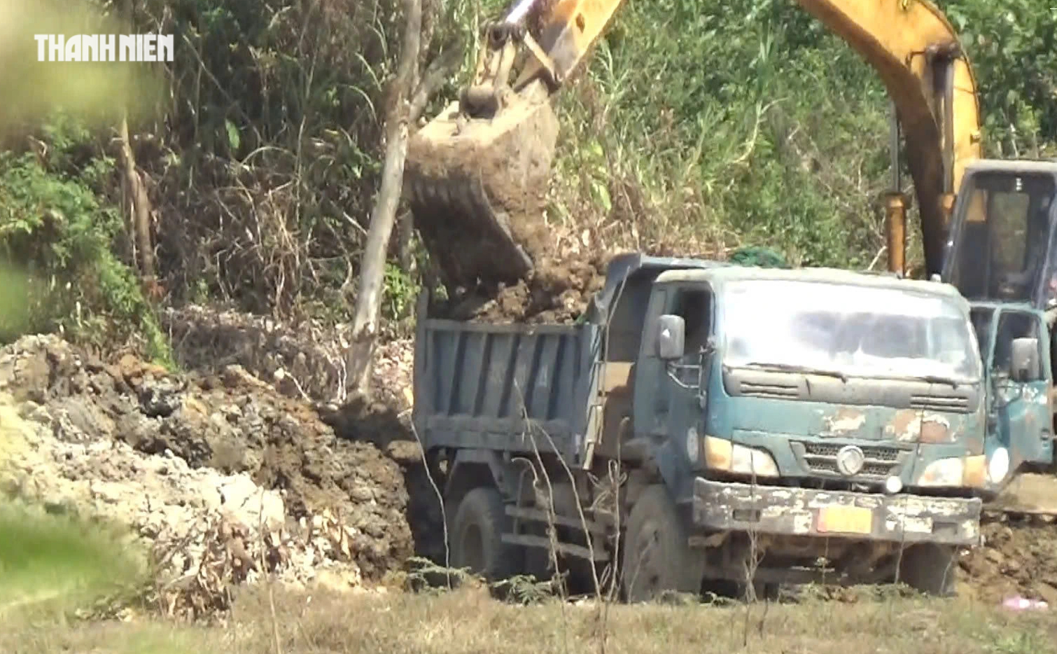 Ngang nhiên khai thác đất sét trái phép ở Lâm Đồng - Ảnh 1.