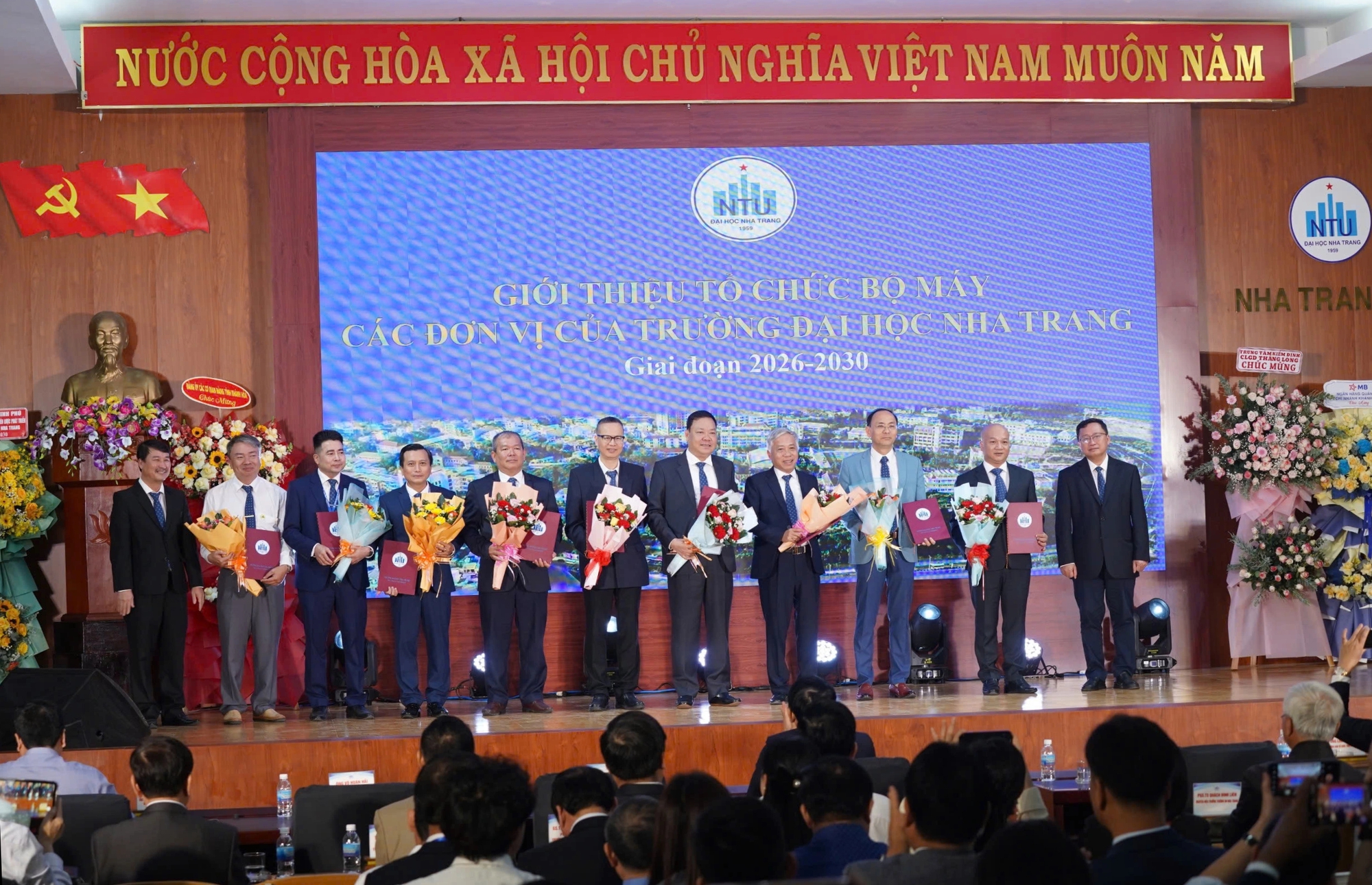 Trường ĐH Nha Trang công bố cơ cấu tổ chức giai đoạn 2025 - 2030 - Ảnh 4.