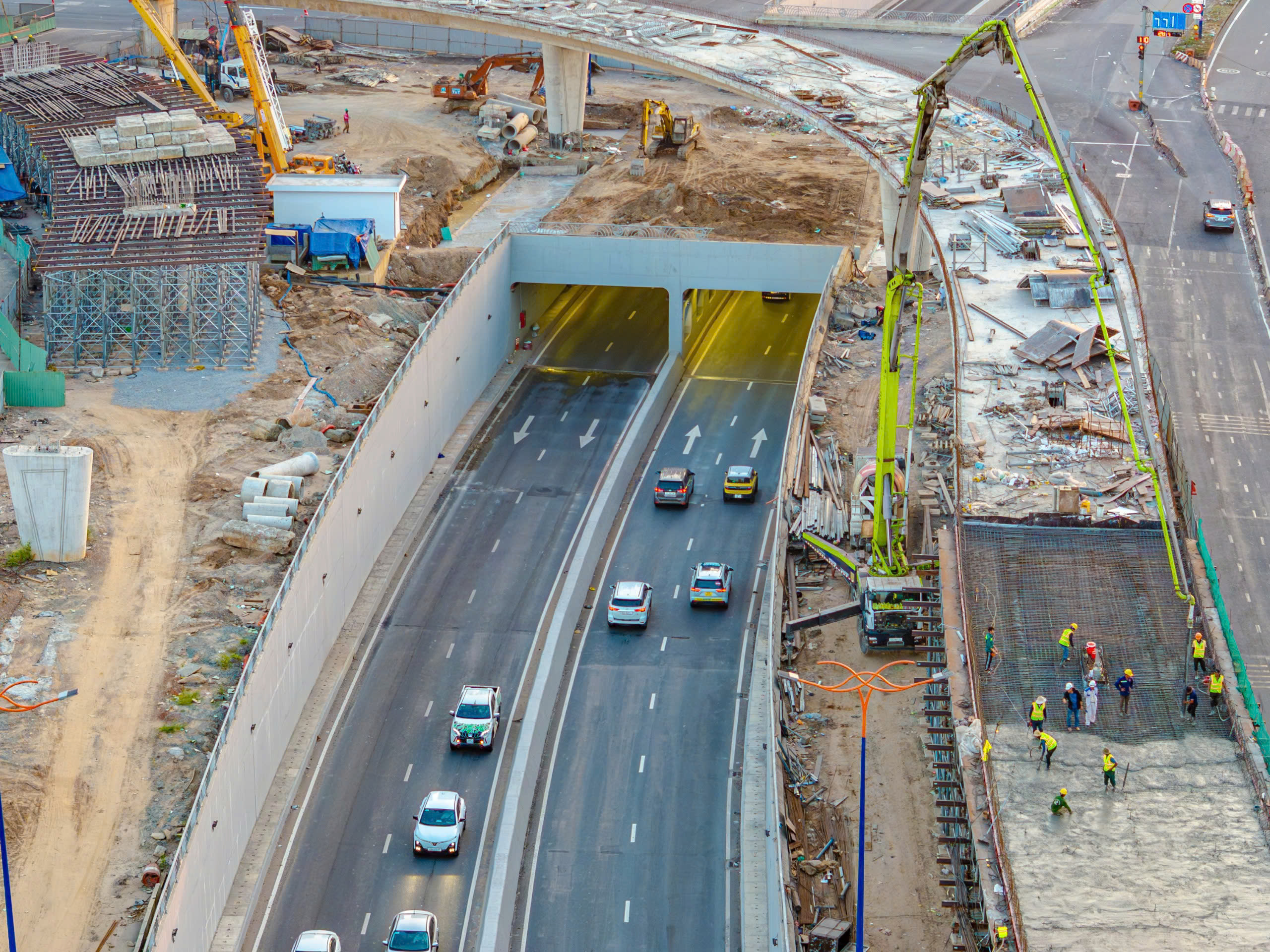 TP.HCM: Cận cảnh hầm chui n&uacute;t giao An Ph&uacute; th&ocirc;ng xe s&aacute;ng mai- Ảnh 6.