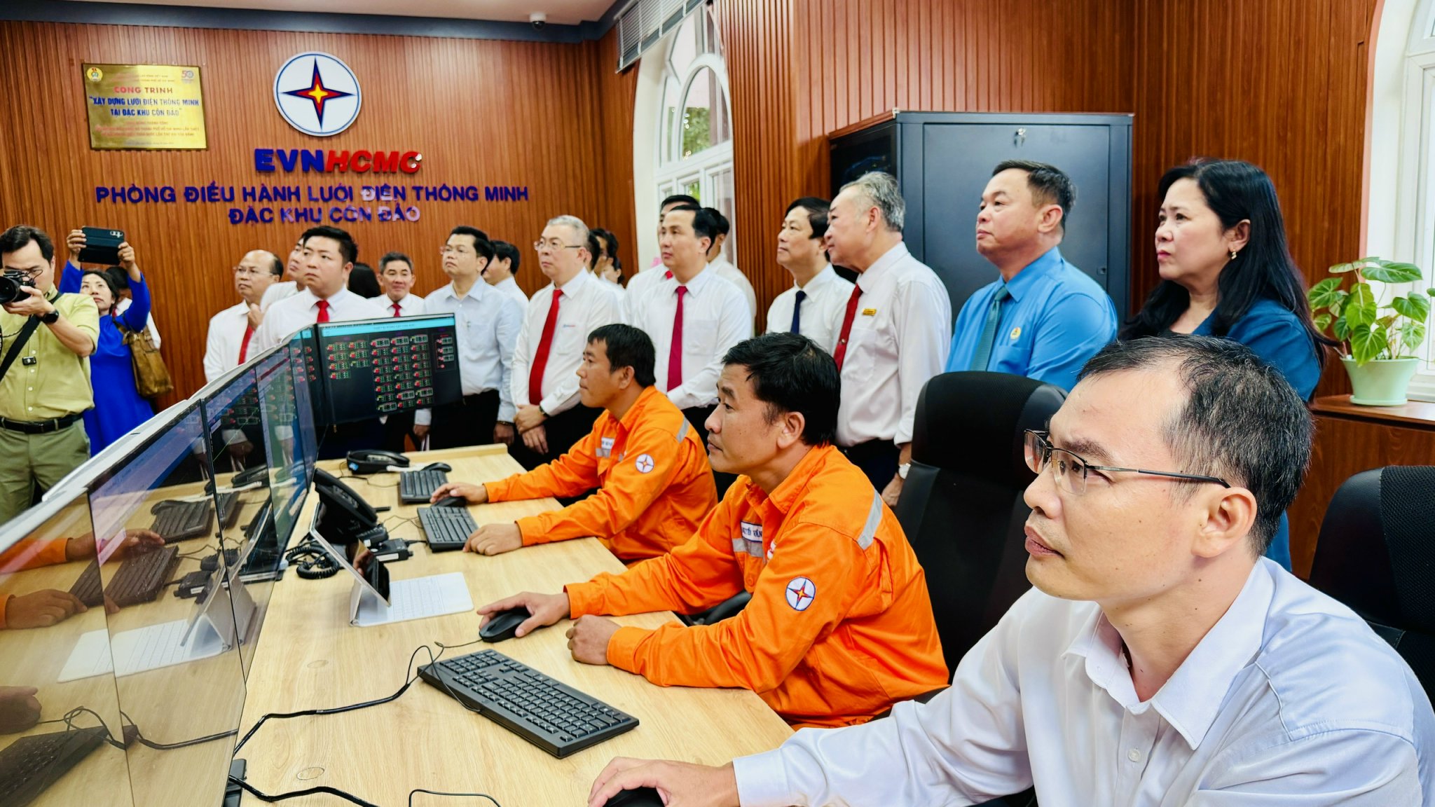 Lần đầu tiên, cư dân Côn Đảo đón tết có lưới điện thông minh - Ảnh 5.