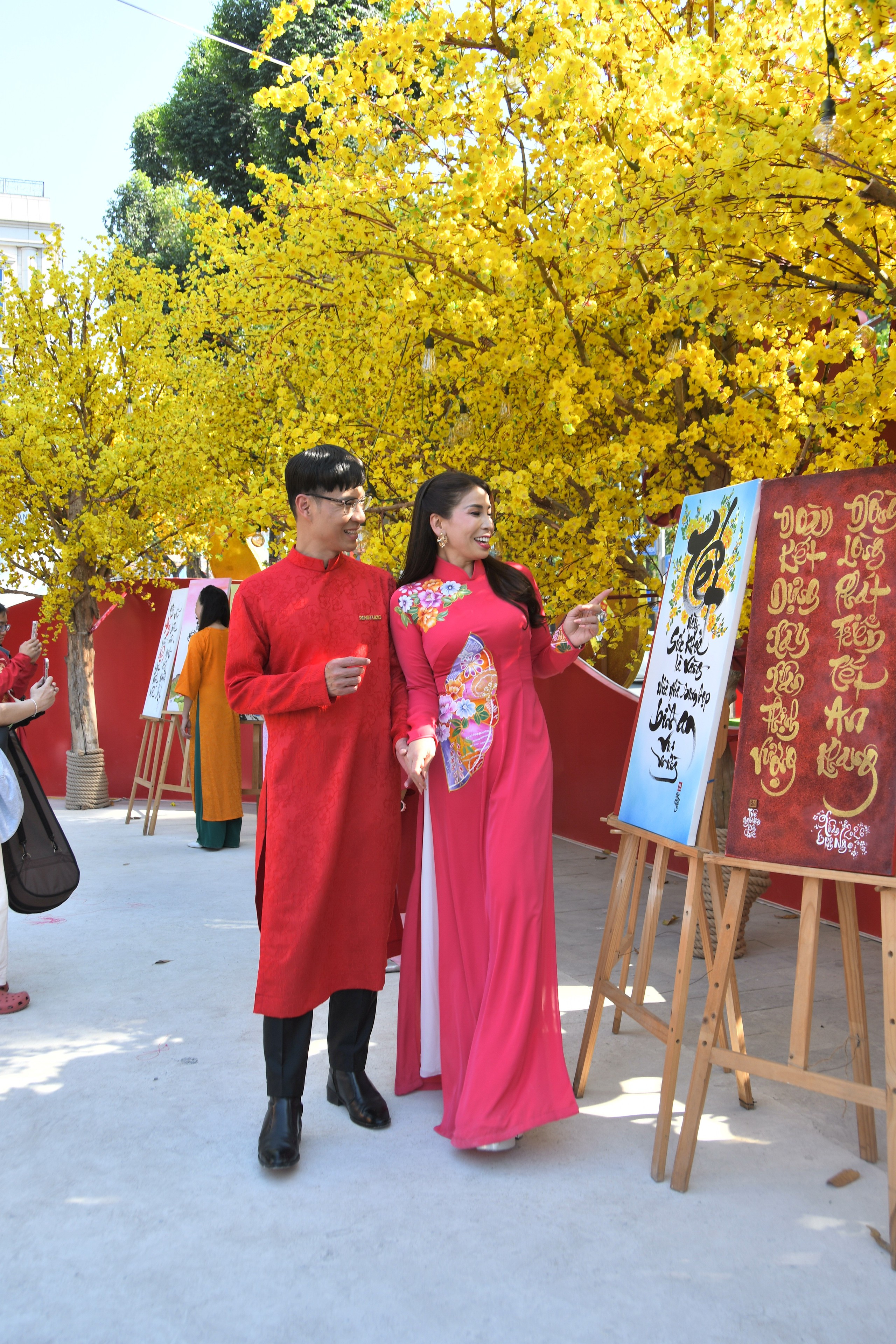 Đường mai v&agrave; d&agrave;n linh vật ngựa năm nay đẹp cỡ n&agrave;o? - Ảnh 4.