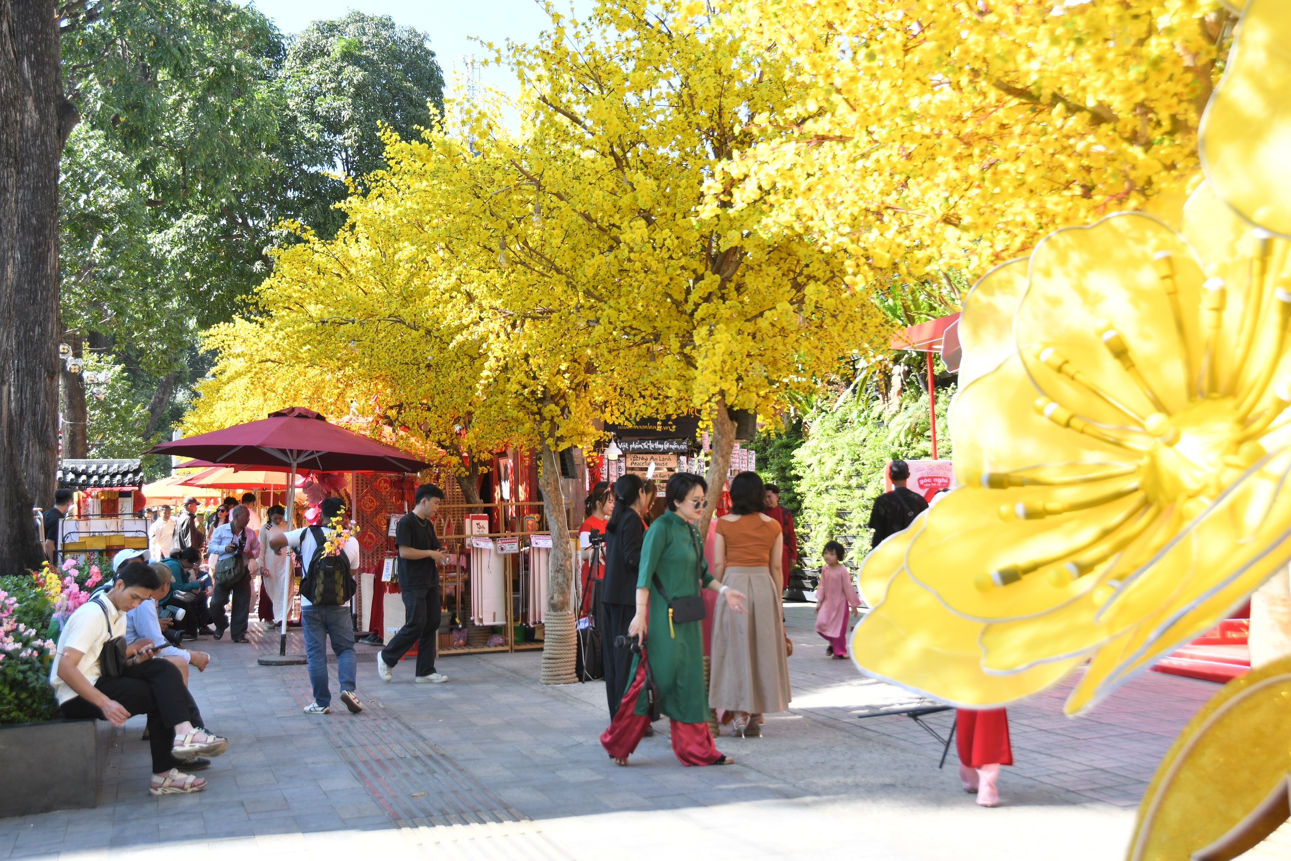 Đường mai v&agrave; d&agrave;n linh vật ngựa năm nay đẹp cỡ n&agrave;o? - Ảnh 30.