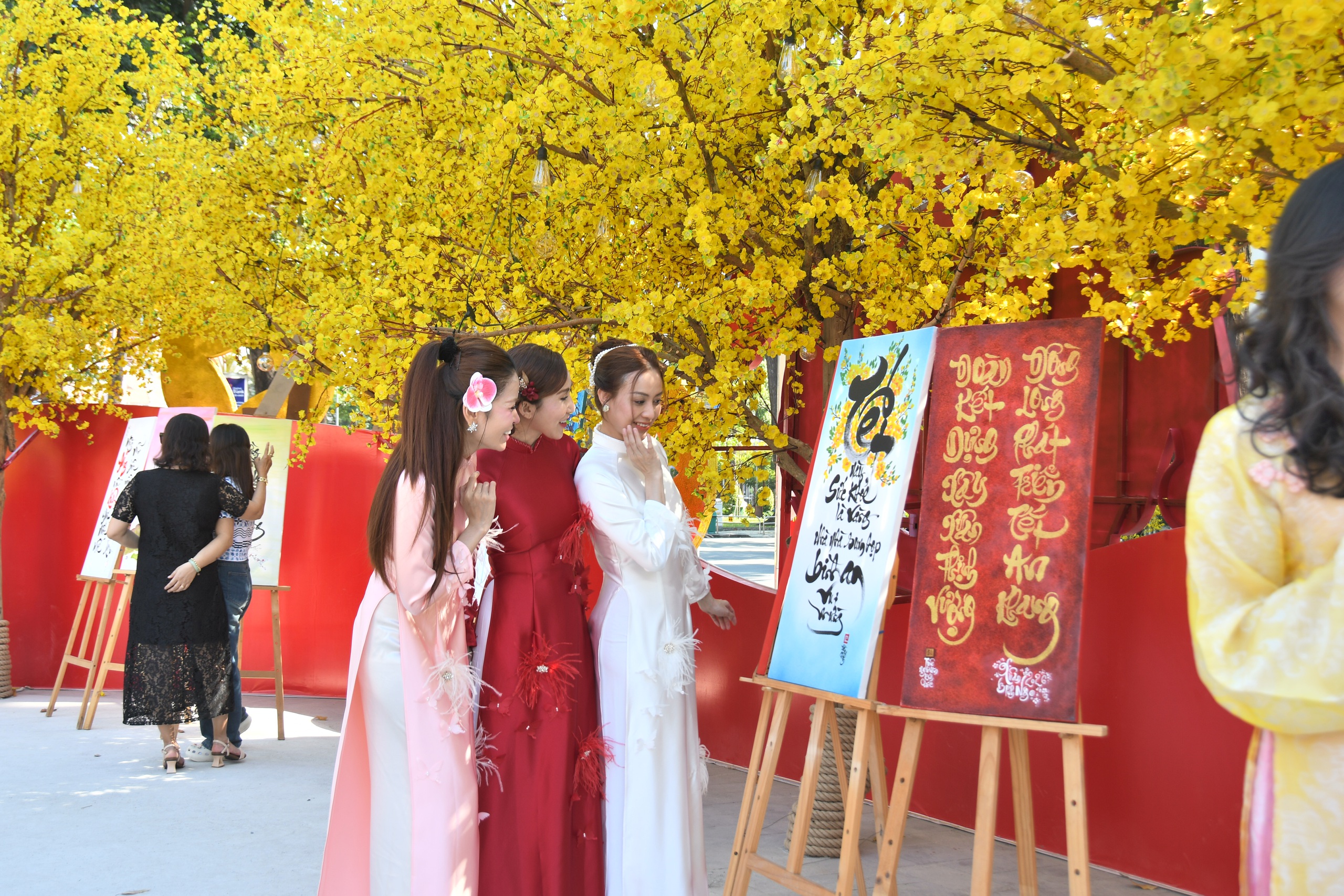 Đường mai v&agrave; d&agrave;n linh vật ngựa năm nay đẹp cỡ n&agrave;o? - Ảnh 17.