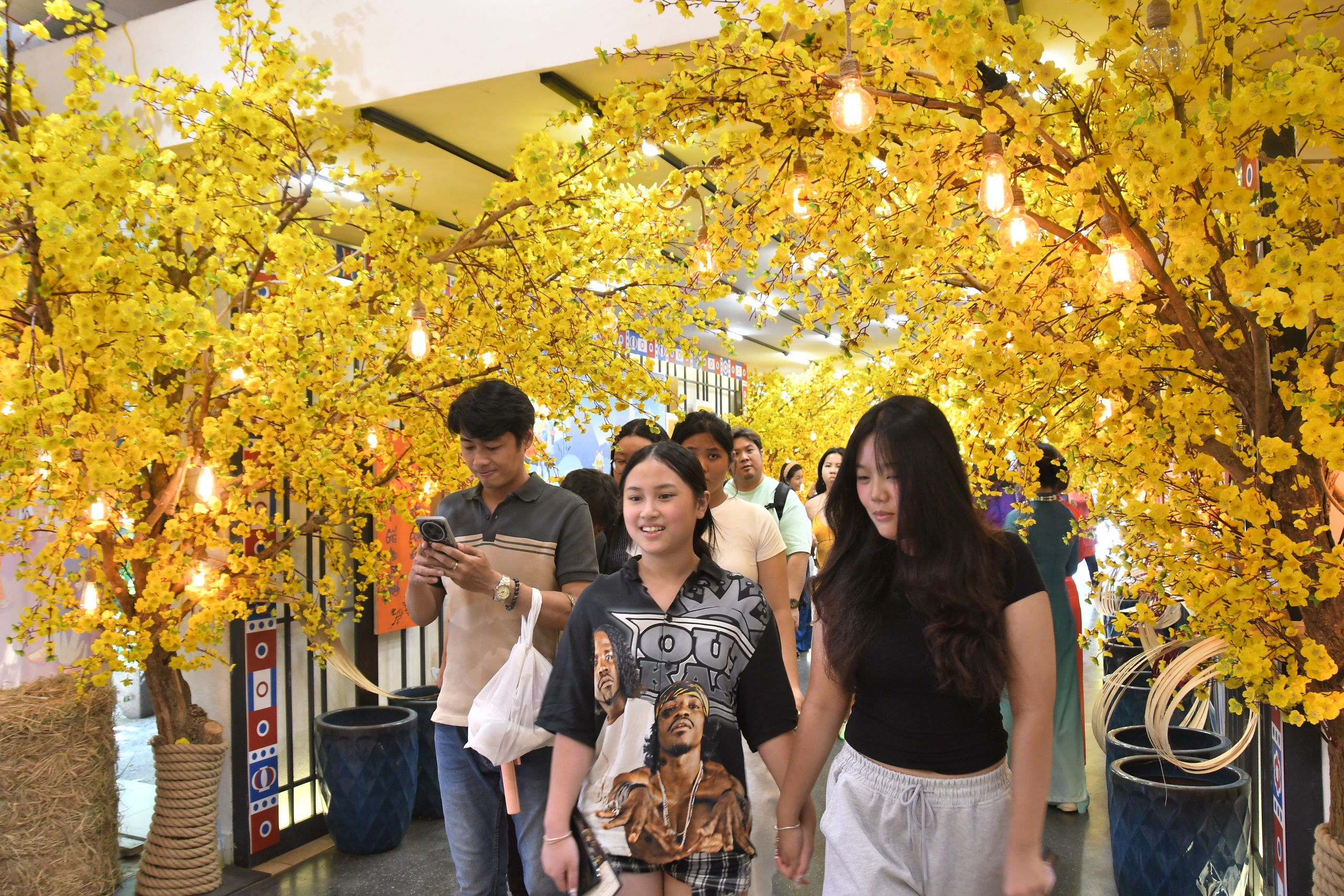 Đường mai v&agrave; d&agrave;n linh vật ngựa năm nay đẹp cỡ n&agrave;o? - Ảnh 29.