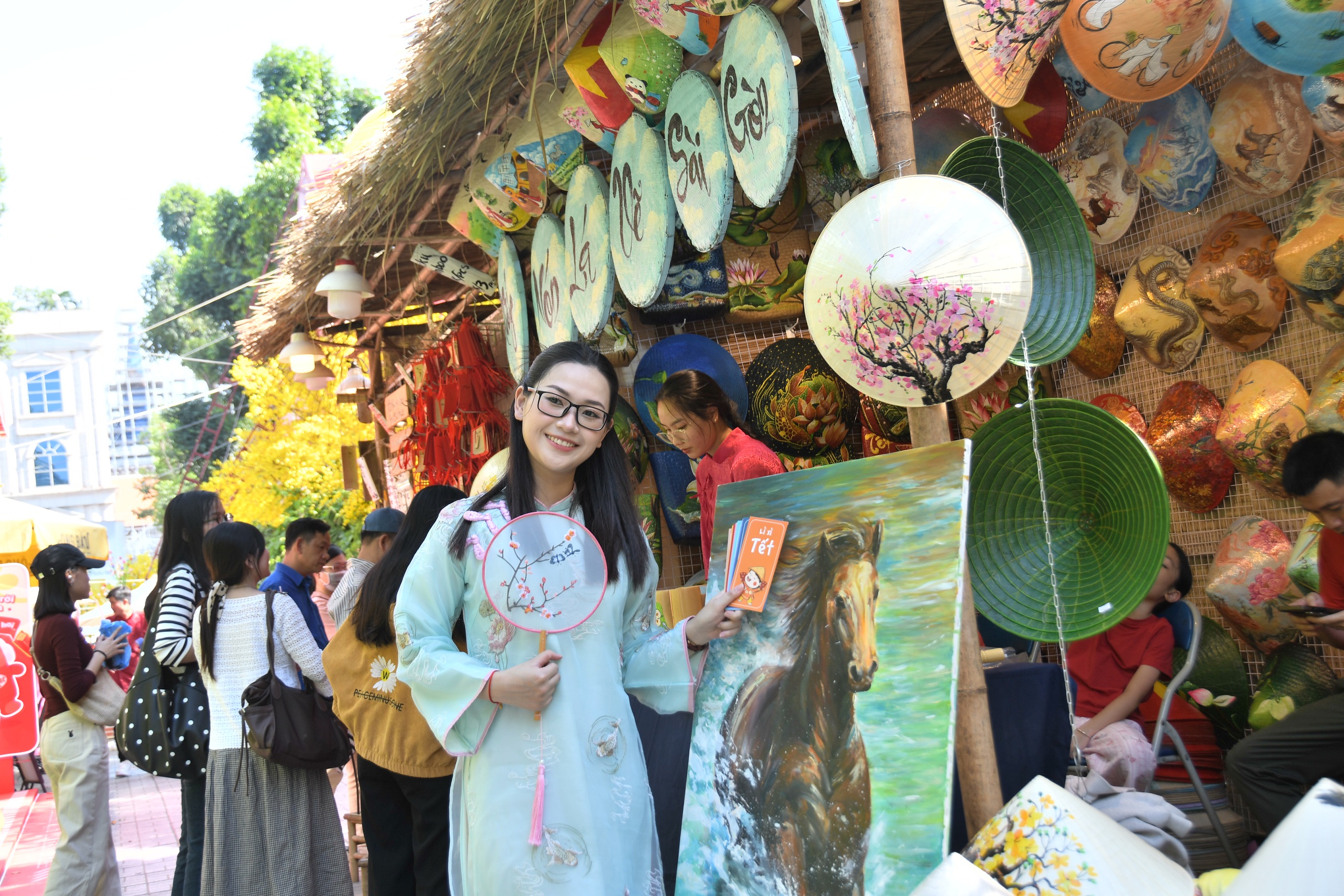 Đường mai v&agrave; d&agrave;n linh vật ngựa năm nay đẹp cỡ n&agrave;o? - Ảnh 25.