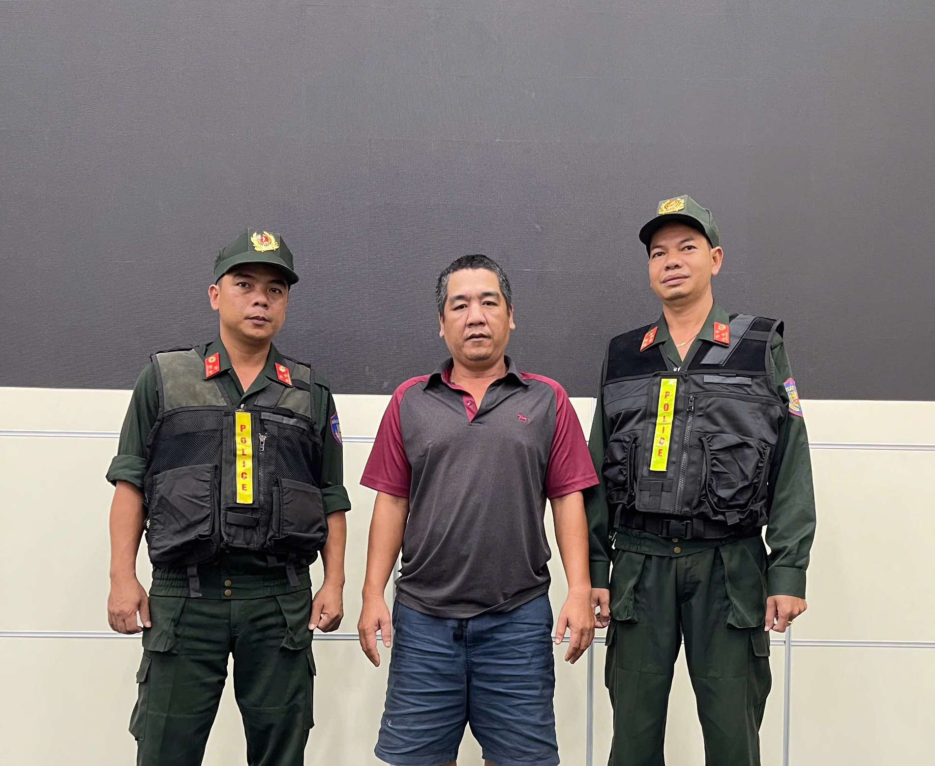 Tài xế xe ôm ở TP . HCM trộm điện thọai của đồng nghiệp khi ngủ quên - Ảnh 2.