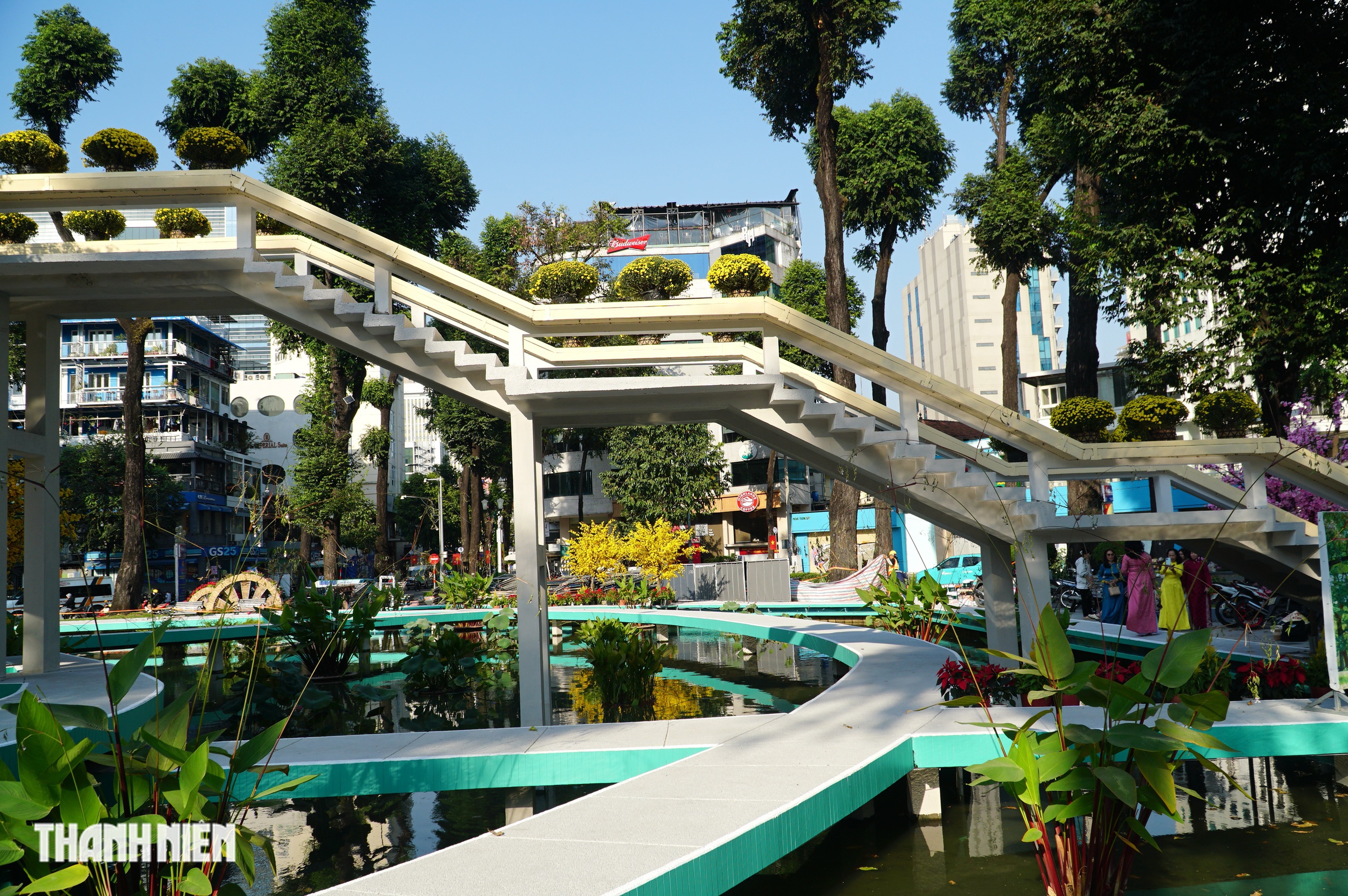 Ảnh mới nhất về Hồ Con R&ugrave;a, cầu thang bất ngờ được thay gam m&agrave;u kh&aacute;c - Ảnh 7.