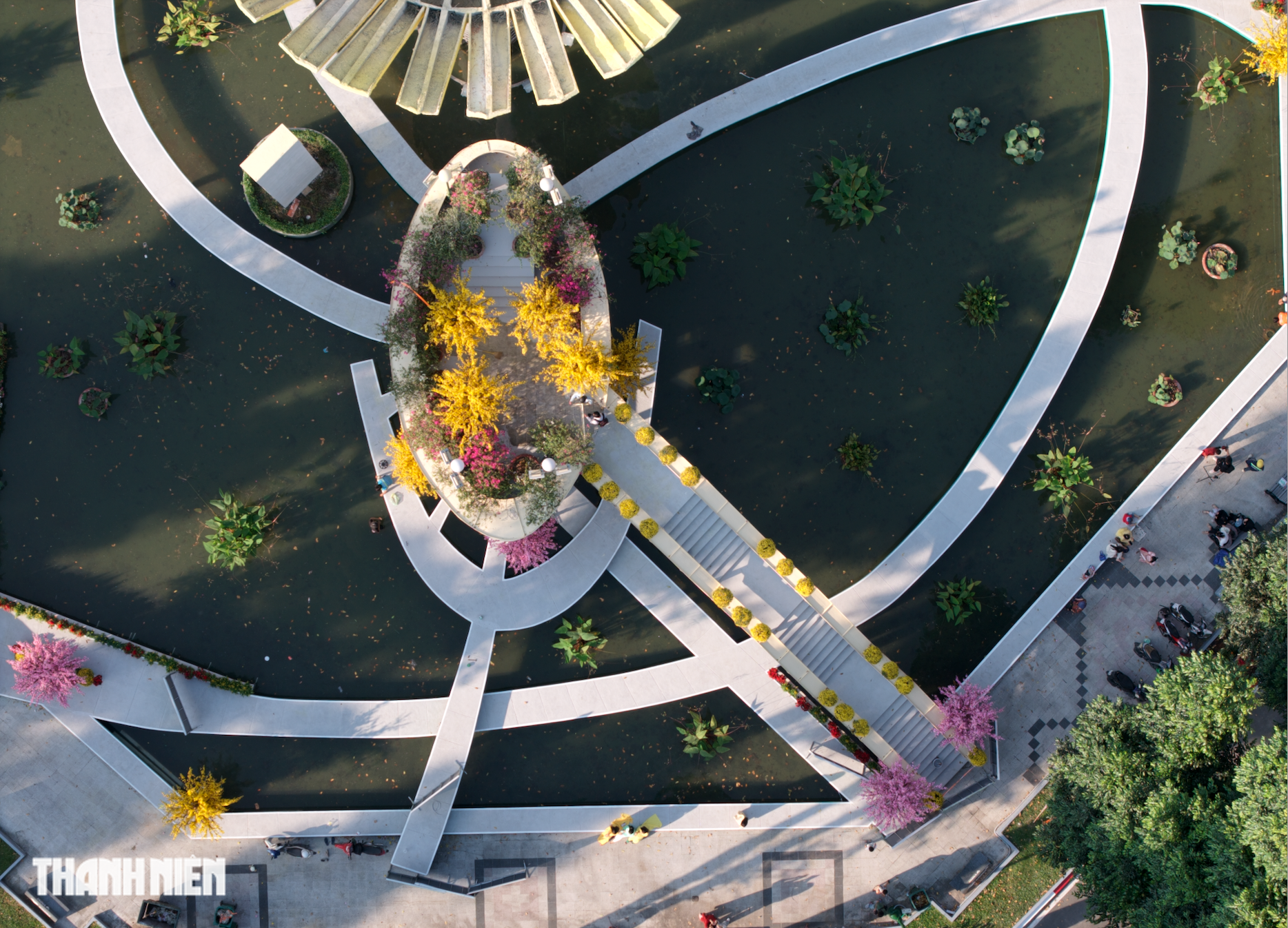 Ảnh mới nhất về Hồ Con R&ugrave;a, cầu thang bất ngờ được thay gam m&agrave;u kh&aacute;c - Ảnh 6.