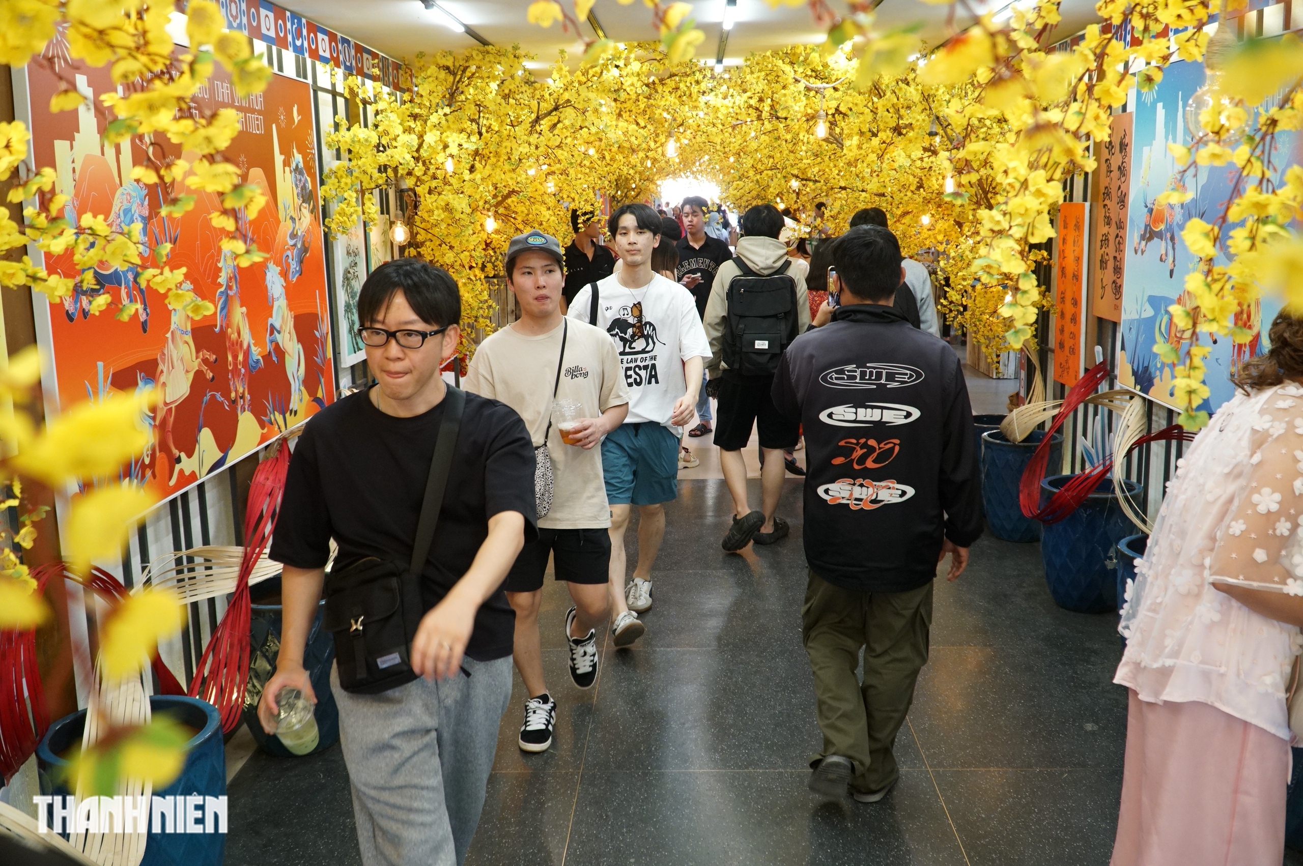 Đường mai - Phố &ocirc;ng đồ ở TP.HCM rực rỡ trước giờ mở cửa ch&iacute;nh thức  - Ảnh 5.