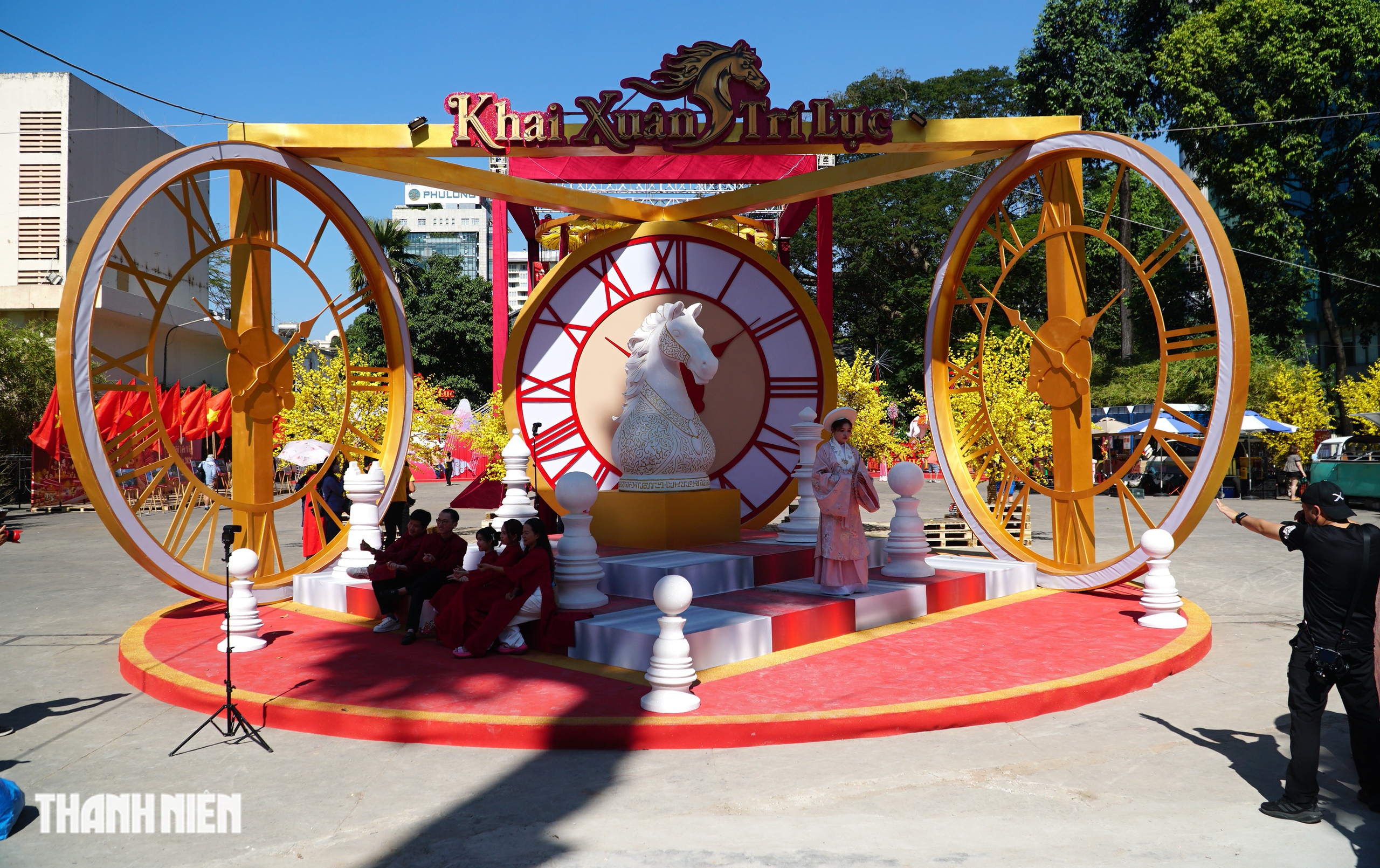 Đường mai - Phố &ocirc;ng đồ ở TP.HCM rực rỡ trước giờ mở cửa ch&iacute;nh thức  - Ảnh 8.