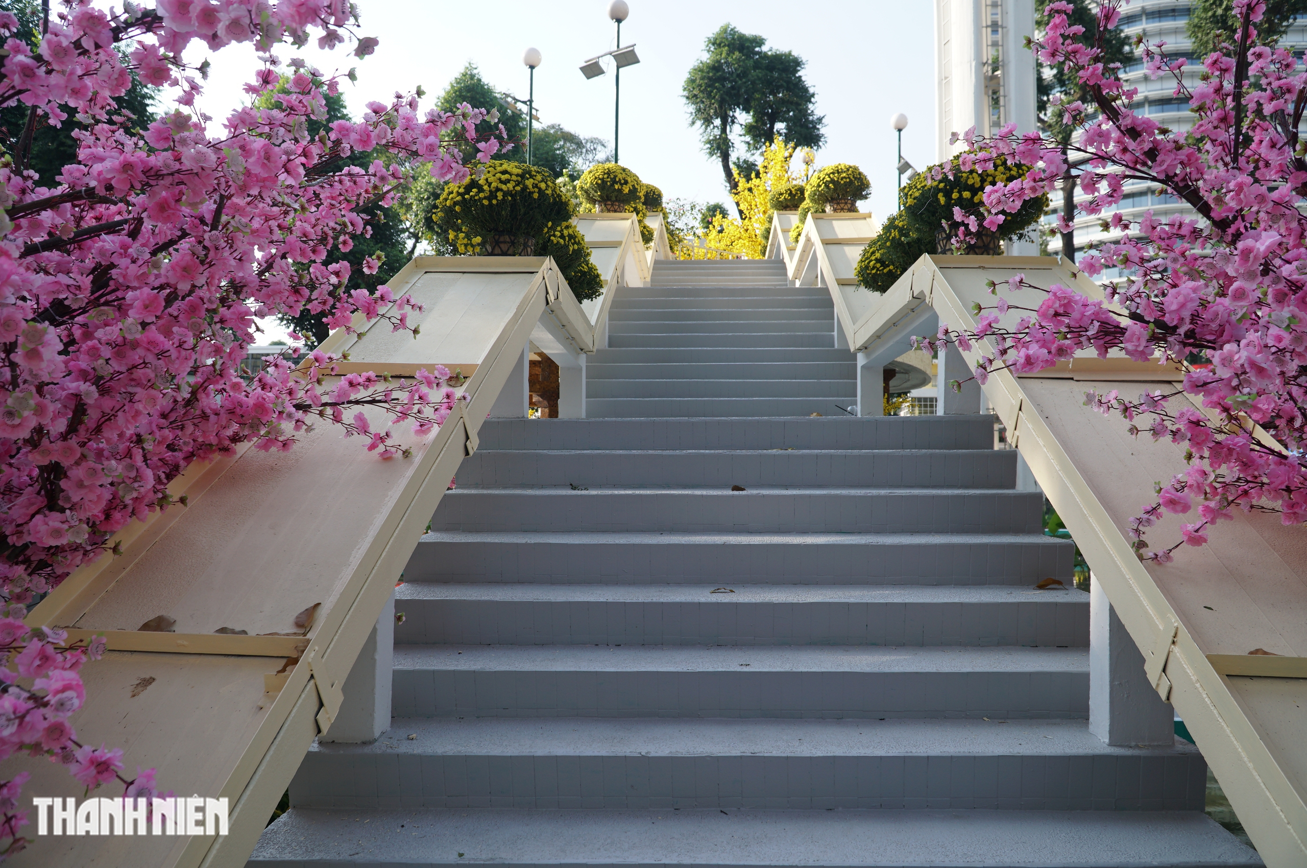 Ảnh mới nhất về Hồ Con R&ugrave;a, cầu thang bất ngờ được thay gam m&agrave;u kh&aacute;c - Ảnh 10.