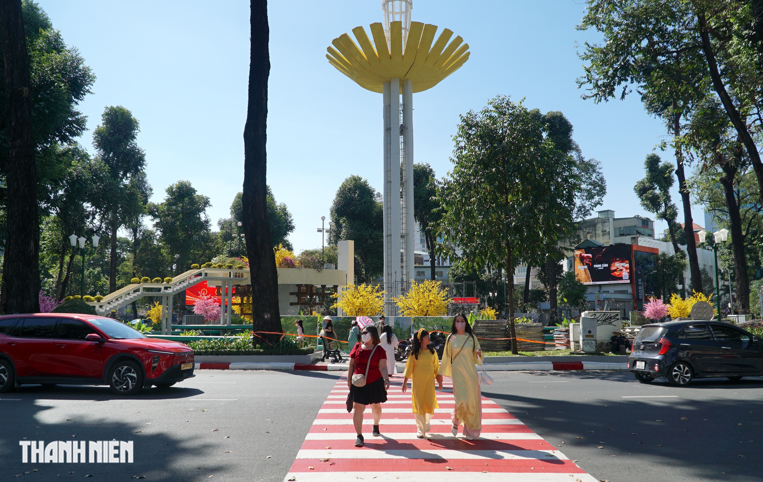 Ảnh mới nhất về Hồ Con R&ugrave;a, cầu thang bất ngờ được thay gam m&agrave;u kh&aacute;c - Ảnh 5.