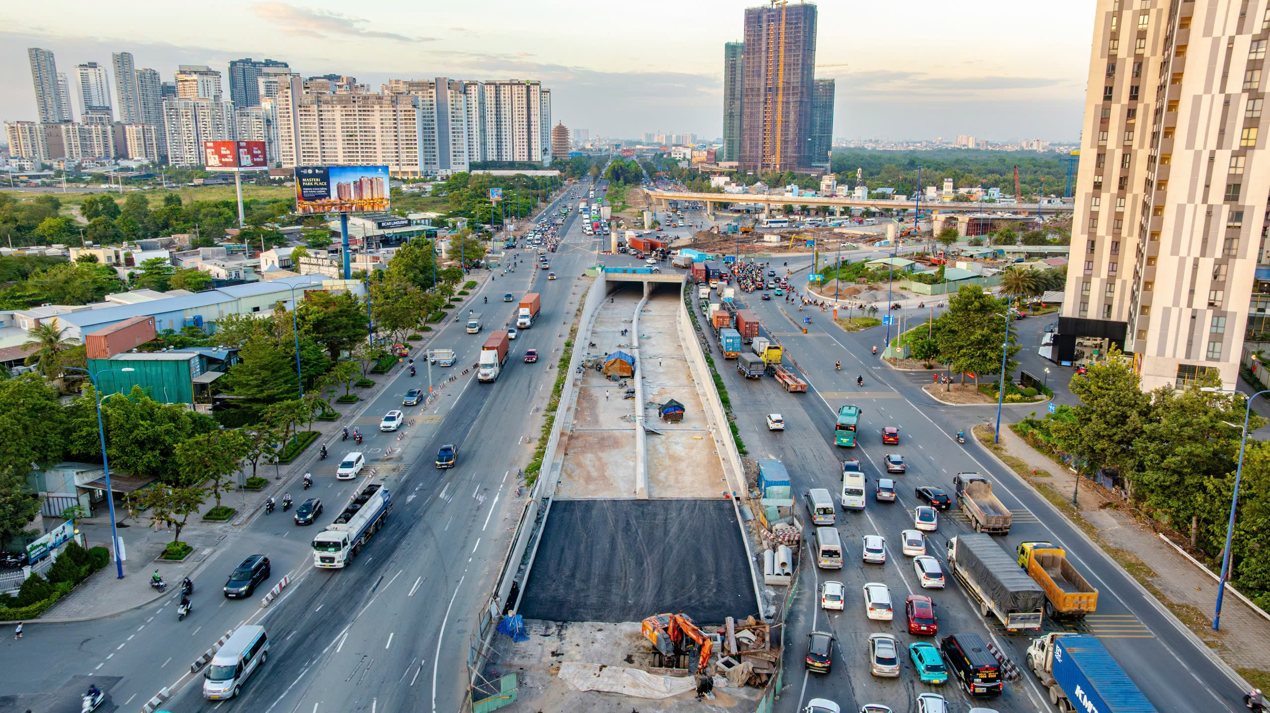 TP.HCM: Cận cảnh hầm chui n&uacute;t giao An Ph&uacute; th&ocirc;ng xe s&aacute;ng mai- Ảnh 1.