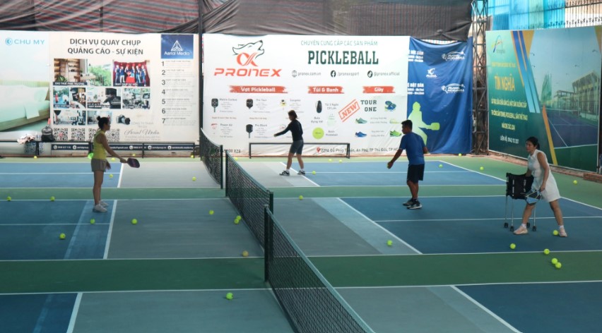 Tập thể thao giảm eo bận đồ đẹp ng&agrave;y tết: Cẩn thận nhập viện- Ảnh 1.