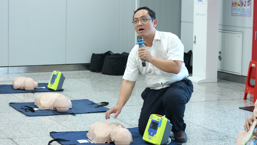 Tập thể thao giảm eo bận đồ đẹp ng&agrave;y tết: Cẩn thận nhập viện- Ảnh 2.