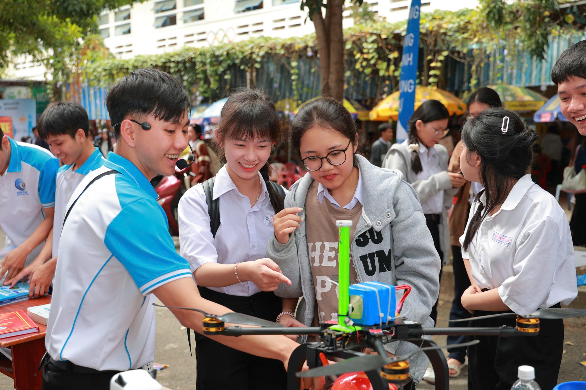 - Ảnh 2. - Ảnh 2.