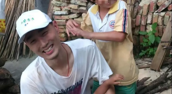 Làm việc quá sức, lập trình viên qua đời vẫn nhận tin nhắn giao việc - Ảnh 1.