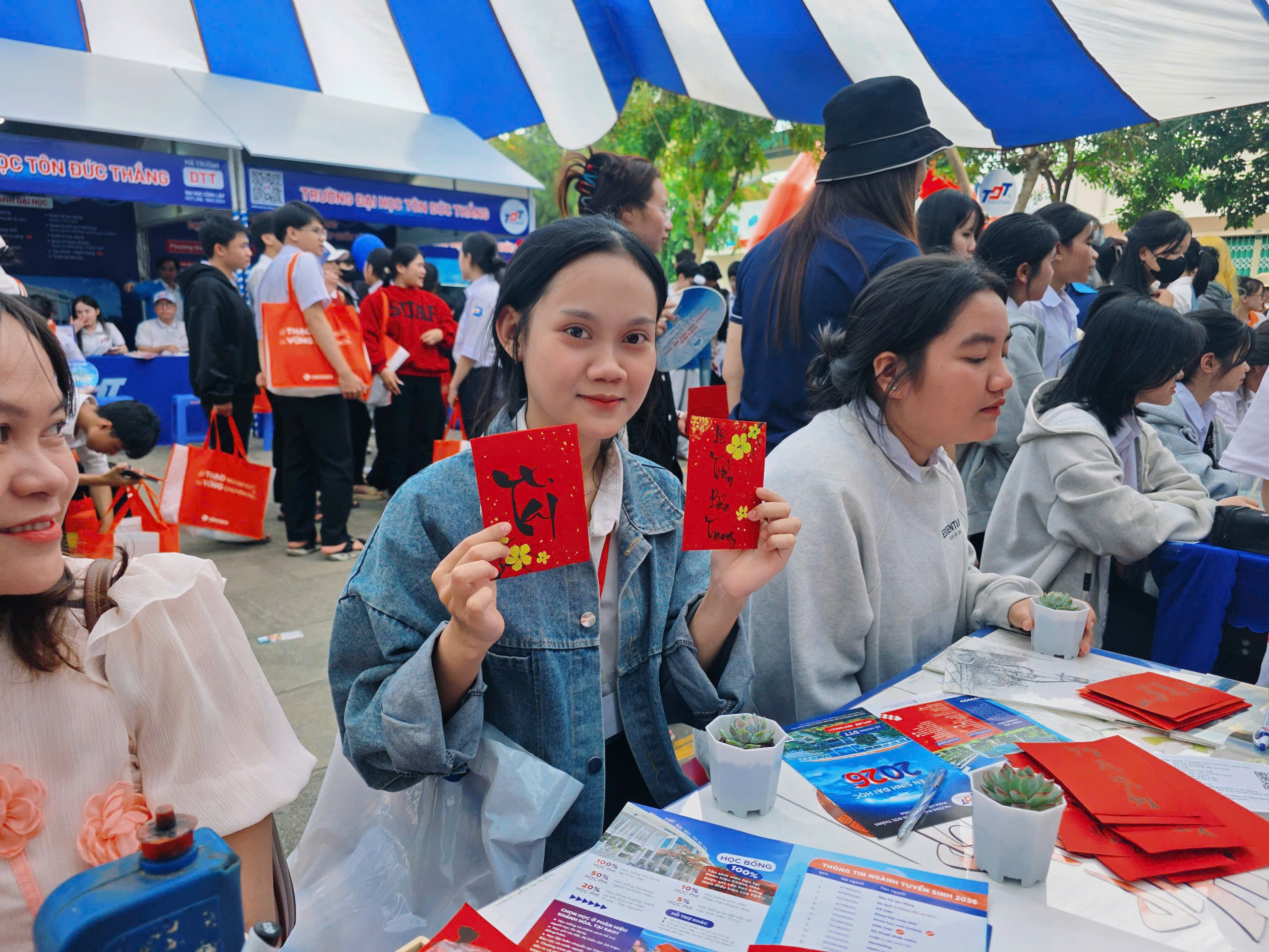 Tư vấn mùa thi 2026 tại Khánh Hòa: Sôi động không gian trải nghiệm ngành nghề- Ảnh 6.