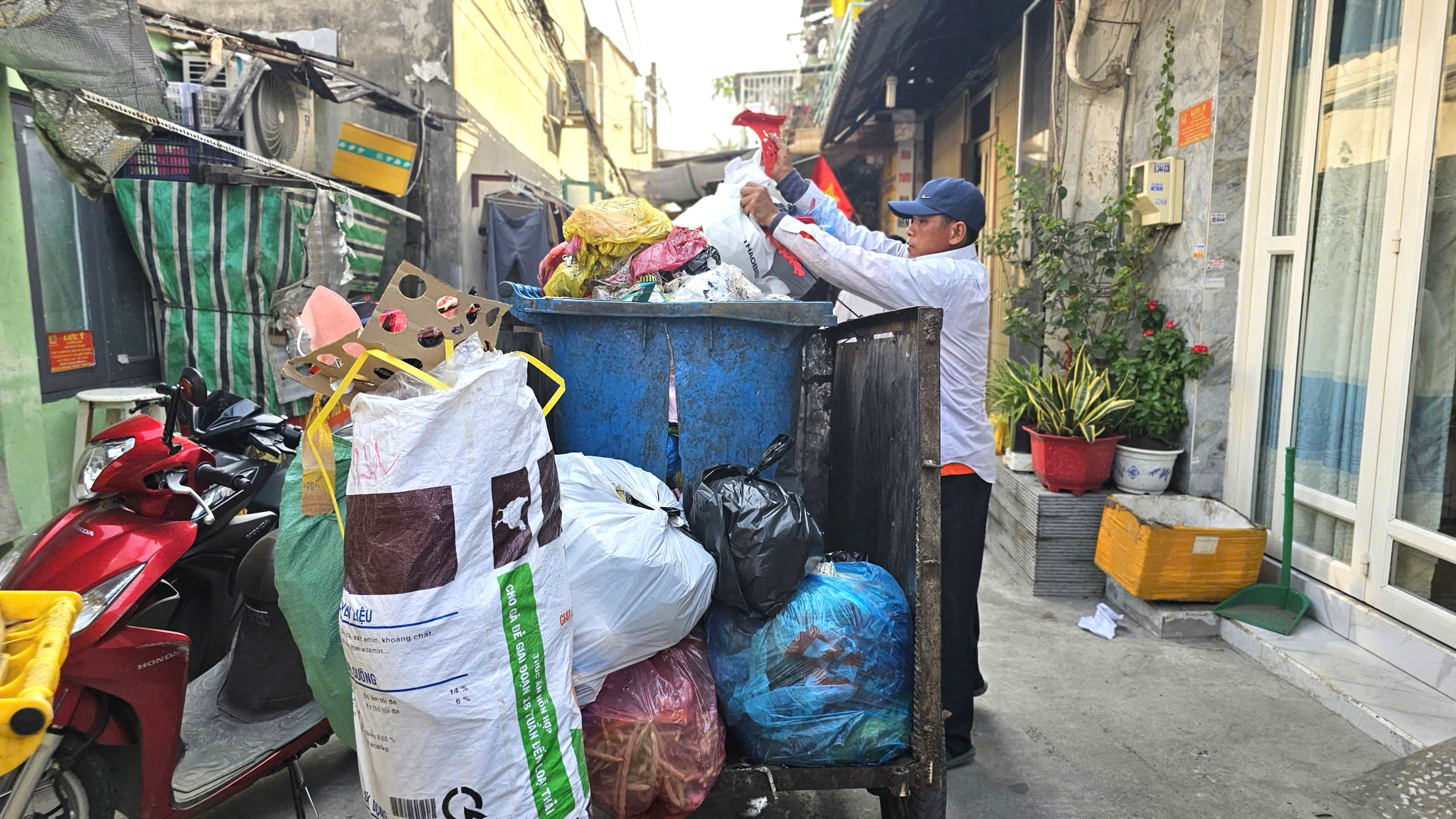 Nỗi Lòng người gom rác: Xin đừng gọi là "tiền rác tháng 13" - Ảnh 3.