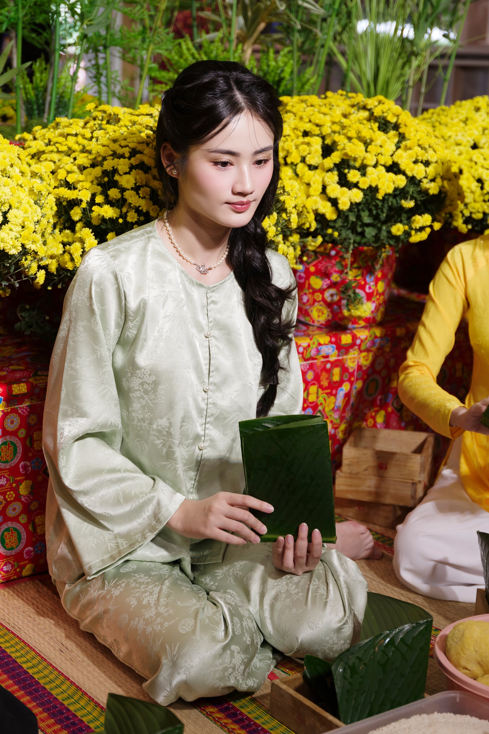 Hoa hậu &Yacute; Nhi về Việt Nam đ&oacute;n tết - Ảnh 3.