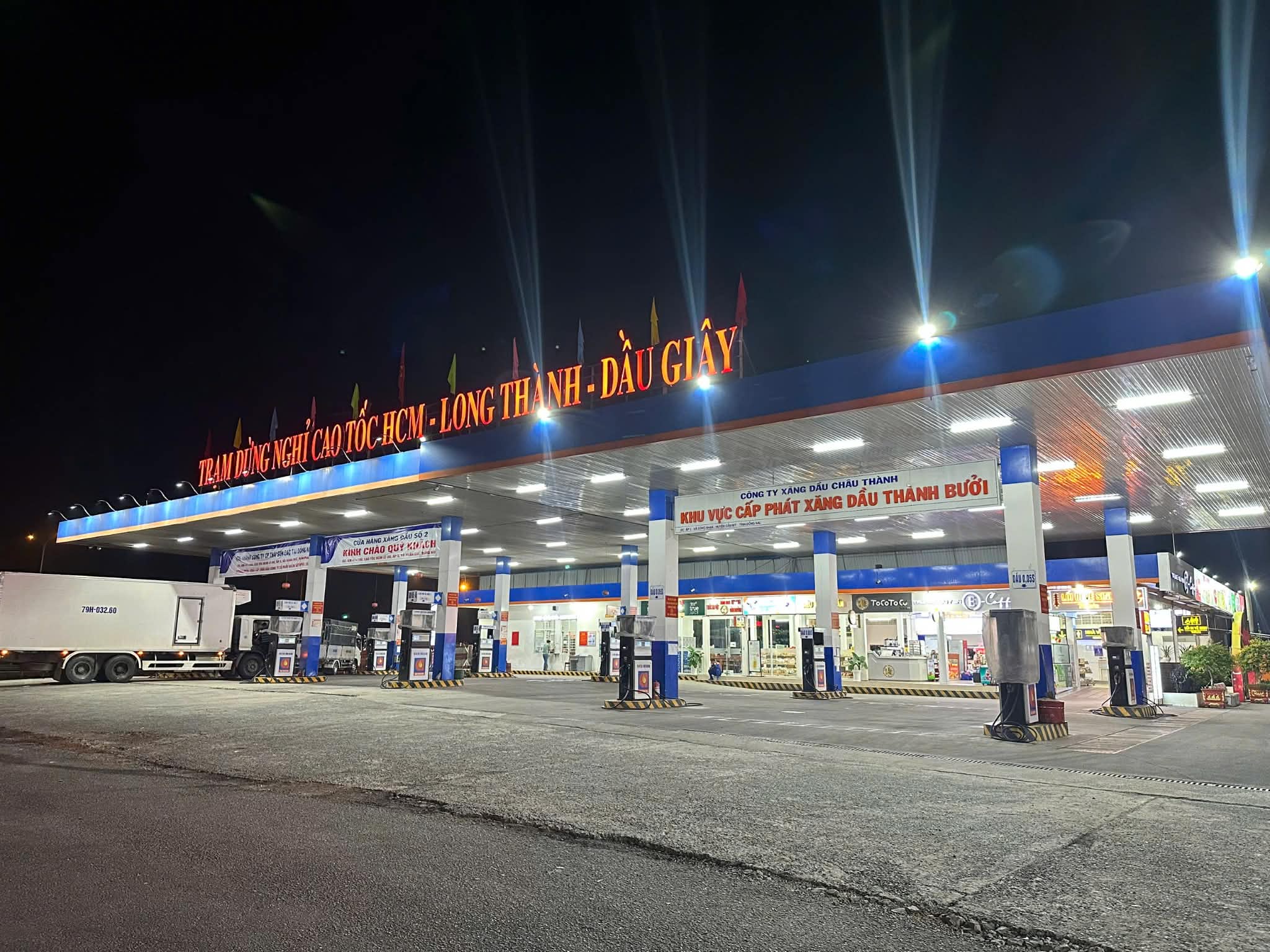 Nhiều tuyến cao tốc thiếu trạm xăng, tài xế cần chú ý điều gì? - Ảnh 2.