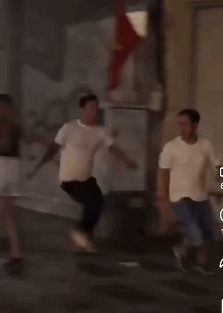 Va chạm giao thông, 1 người bị hành hung ở trung tâm TP.HCM - Ảnh 1.