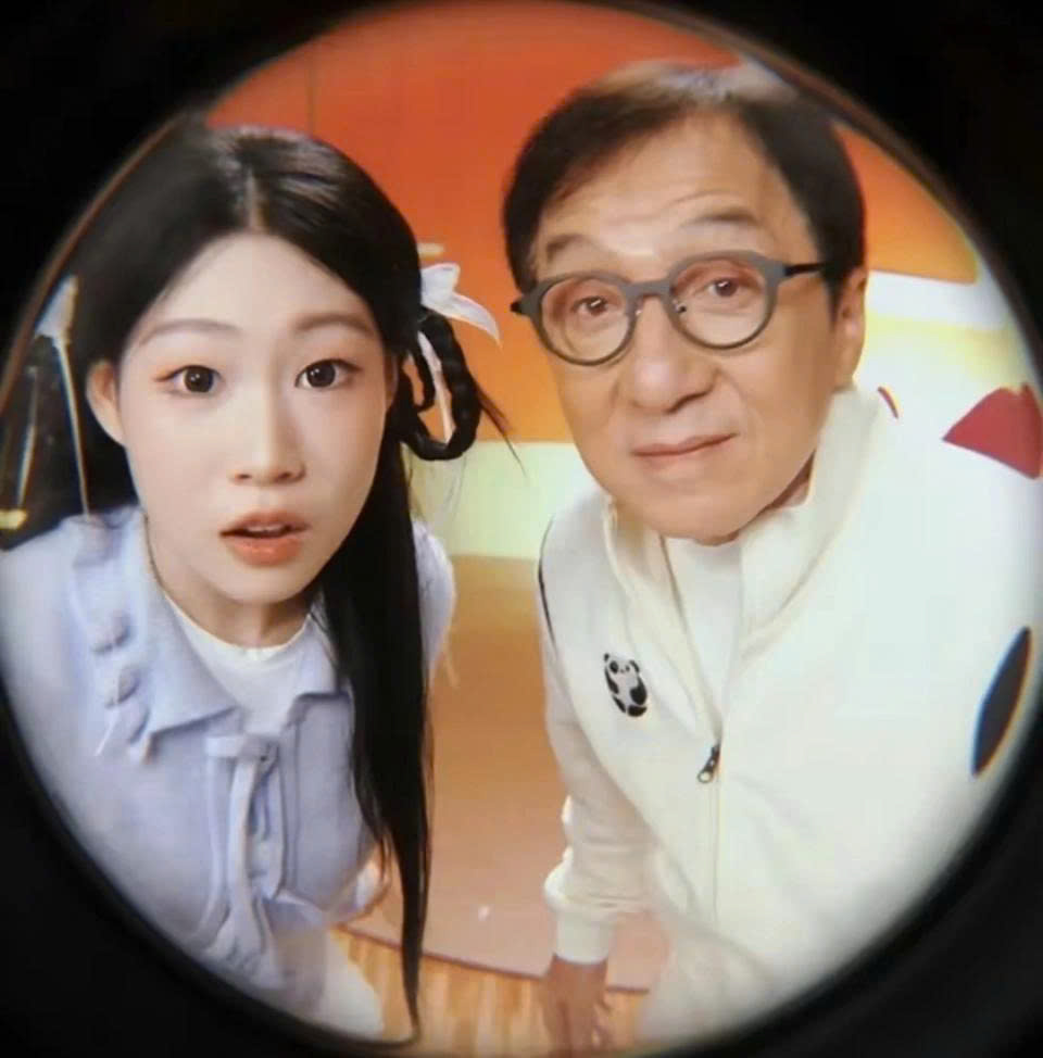 Nhan sắc và tài năng có hạn nhưng sao nữ này vẫn được Thành Long nâng đỡ - Ảnh 2.