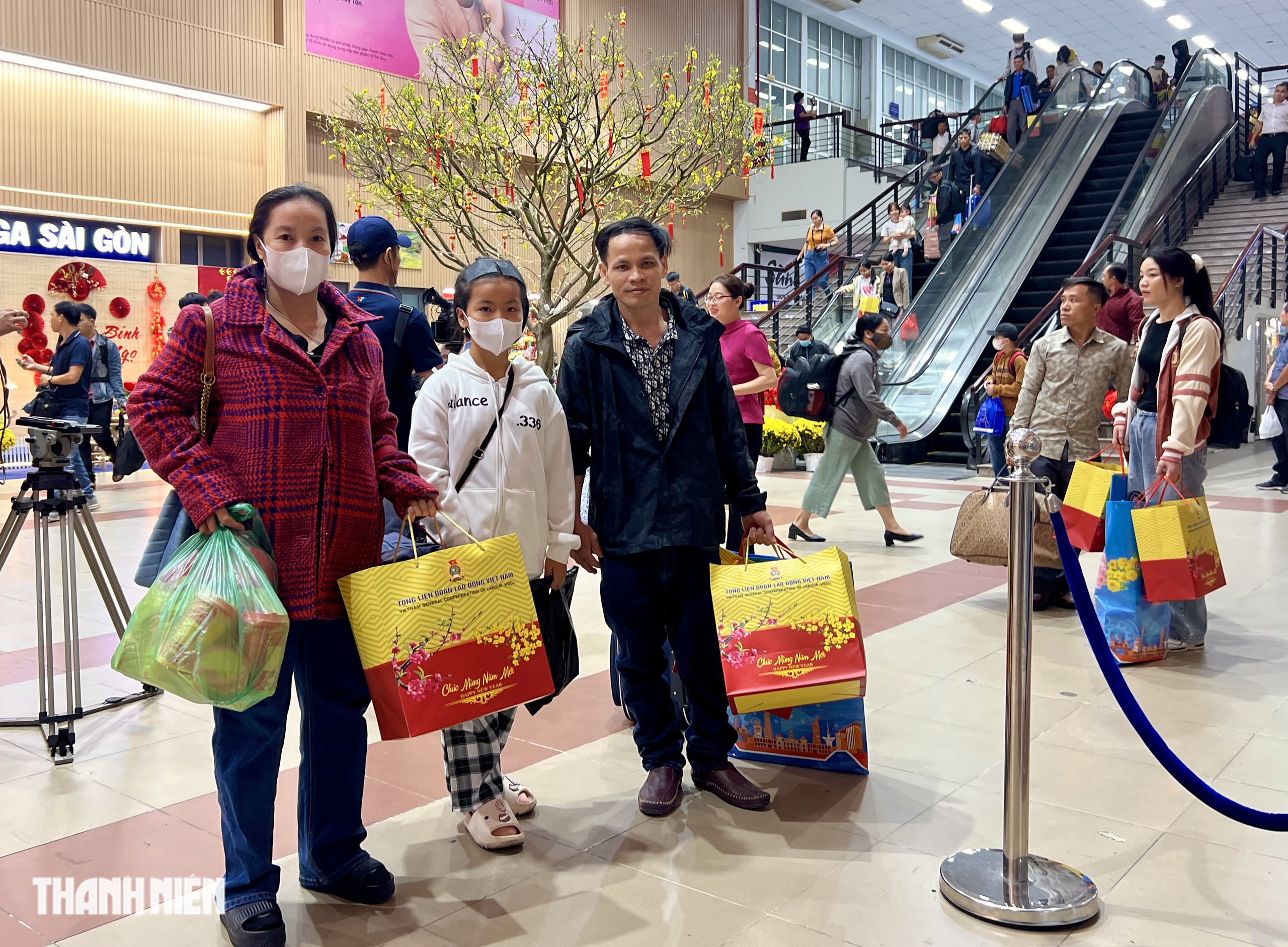 Về qu&ecirc; ăn tết sau 13 năm, kh&aacute;ch xao l&ograve;ng tr&ecirc;n chuyến t&agrave;u C&ocirc;ng đo&agrave;n 2026- Ảnh 3.