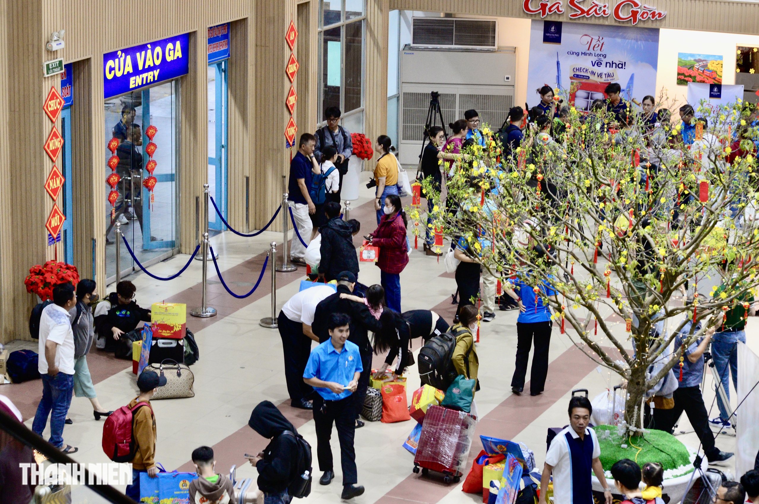 Ga S&agrave;i G&ograve;n gi&aacute;p tết: 'M&igrave;nh về qu&ecirc; ăn tết l&agrave; m&oacute;n qu&agrave; lớn nhất' - Ảnh 7.