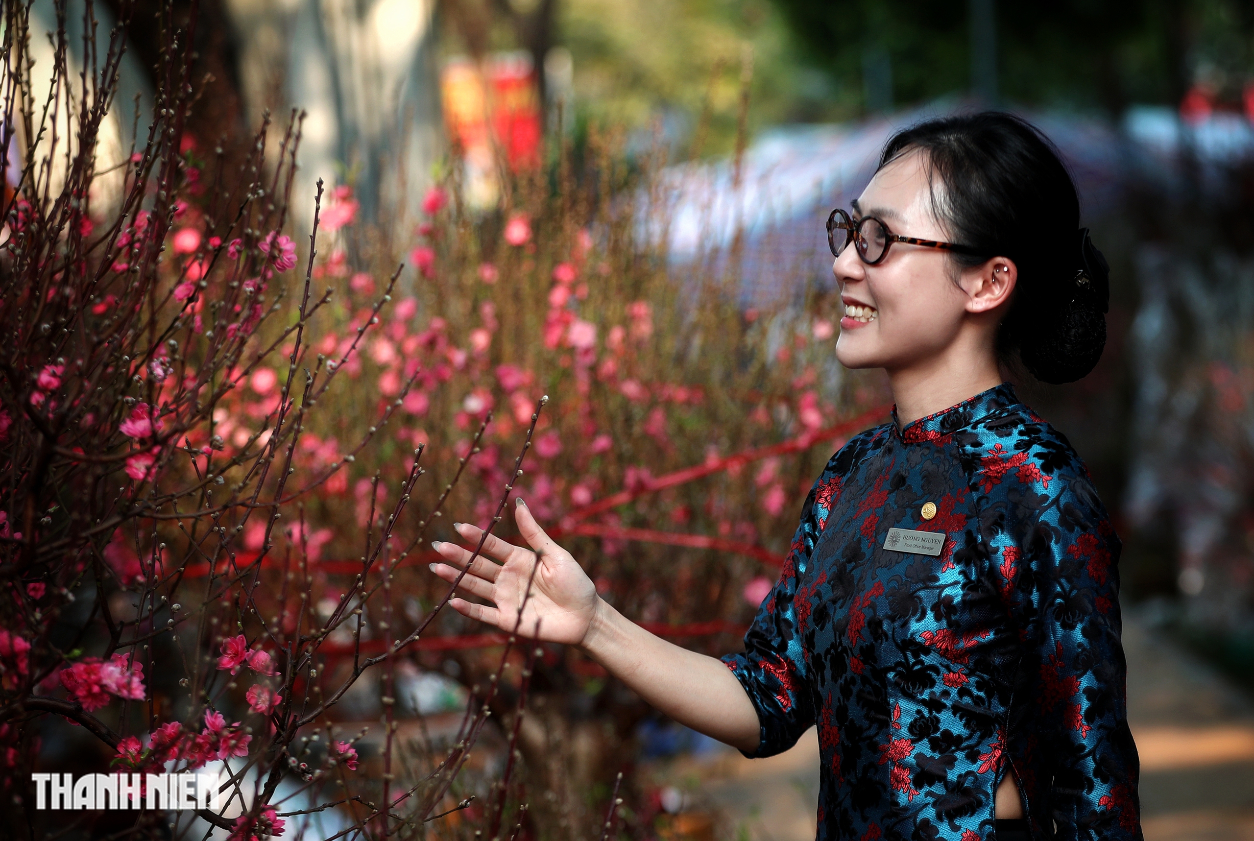 Chợ hoa đ&agrave;o lớn nhất TP.HCM - Ảnh 16.