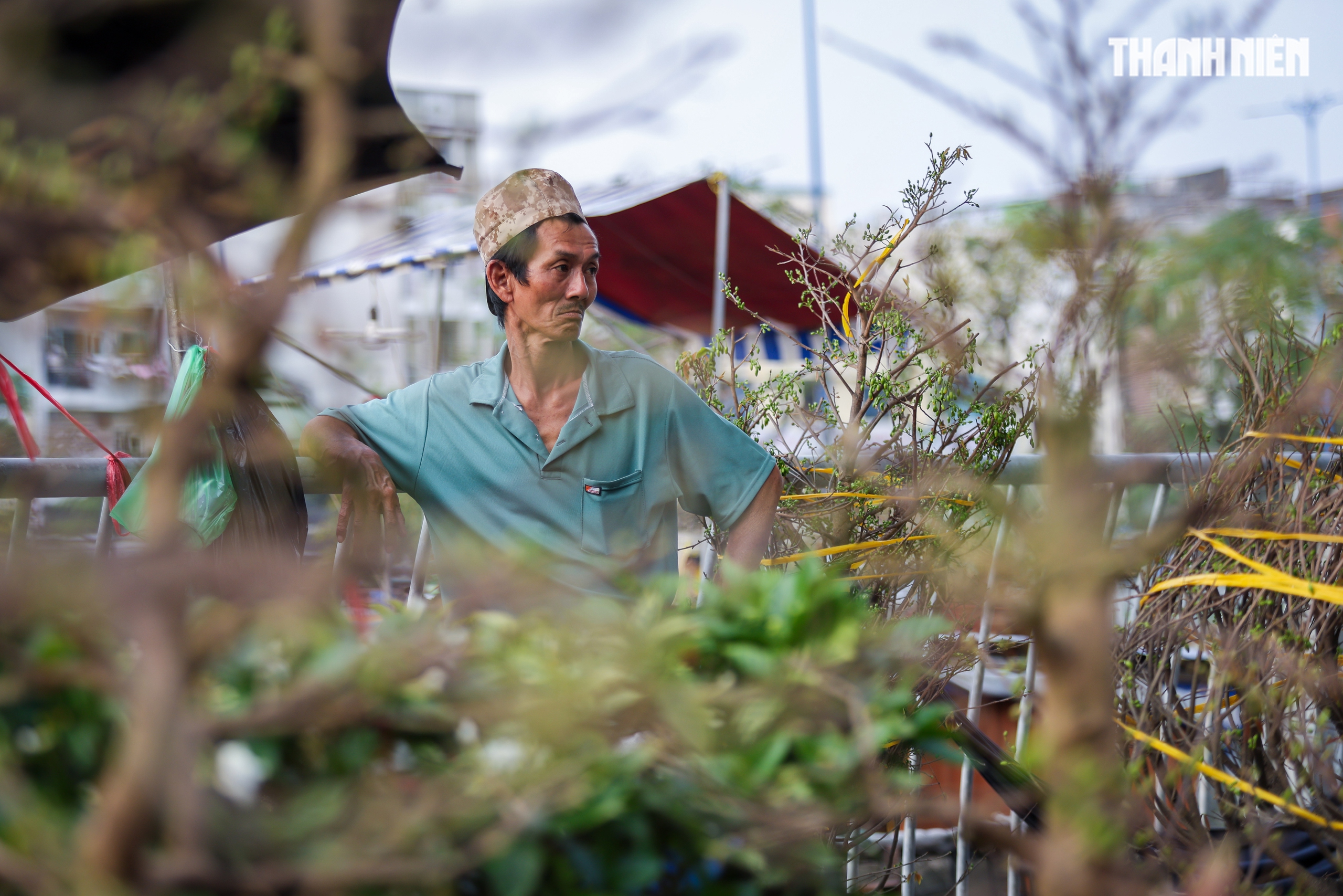 Thuyền ghe chở hoa miền T&acirc;y nối d&ograve;ng cập bến 'Tr&ecirc;n bến dưới thuyền' - Ảnh 11.