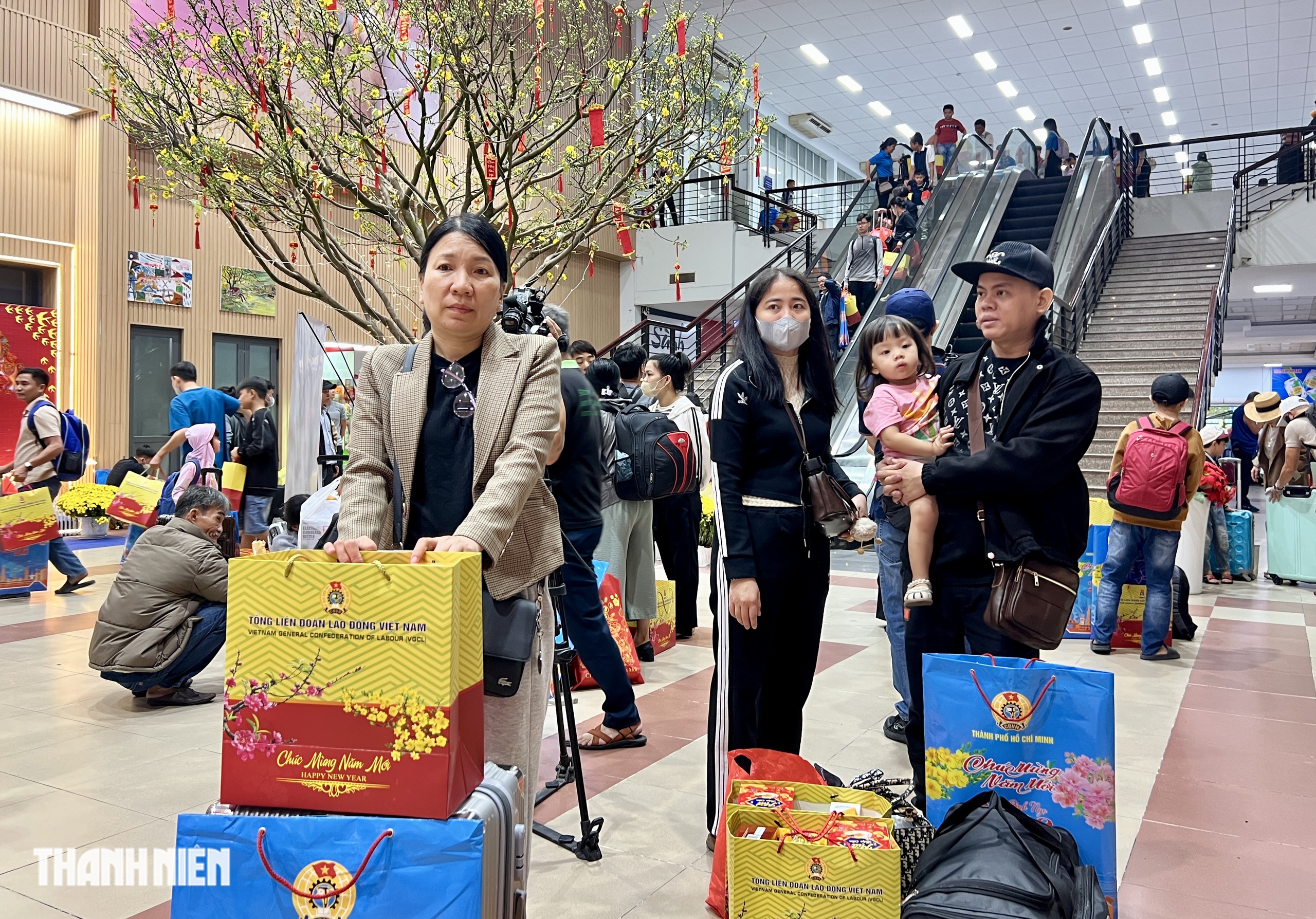 Về qu&ecirc; ăn tết sau 13 năm, kh&aacute;ch xao l&ograve;ng tr&ecirc;n chuyến t&agrave;u C&ocirc;ng đo&agrave;n 2026- Ảnh 2.