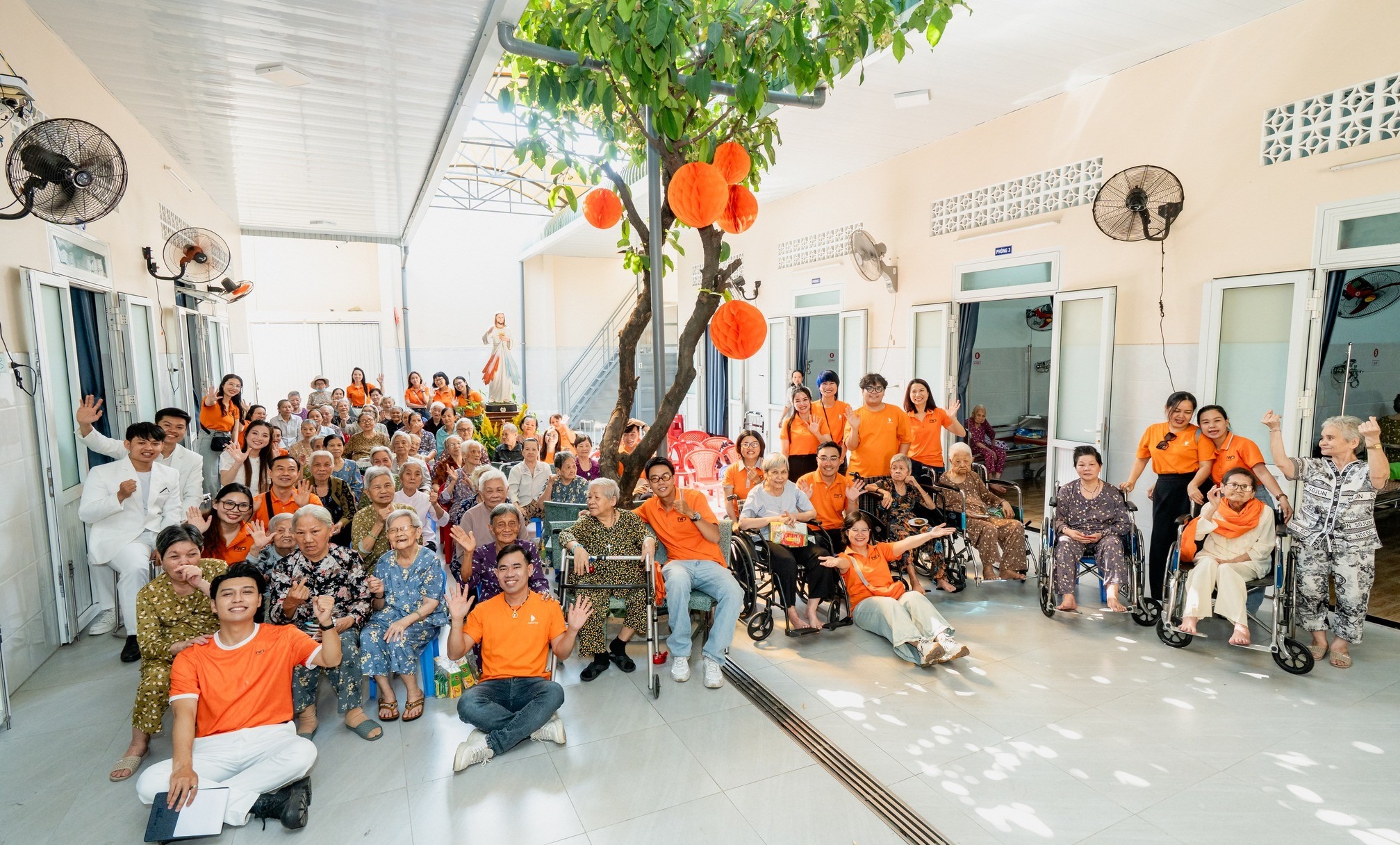 FWD Việt Nam trung thành với chiến lược: Con người là giá trị nền tảng - Ảnh 3.