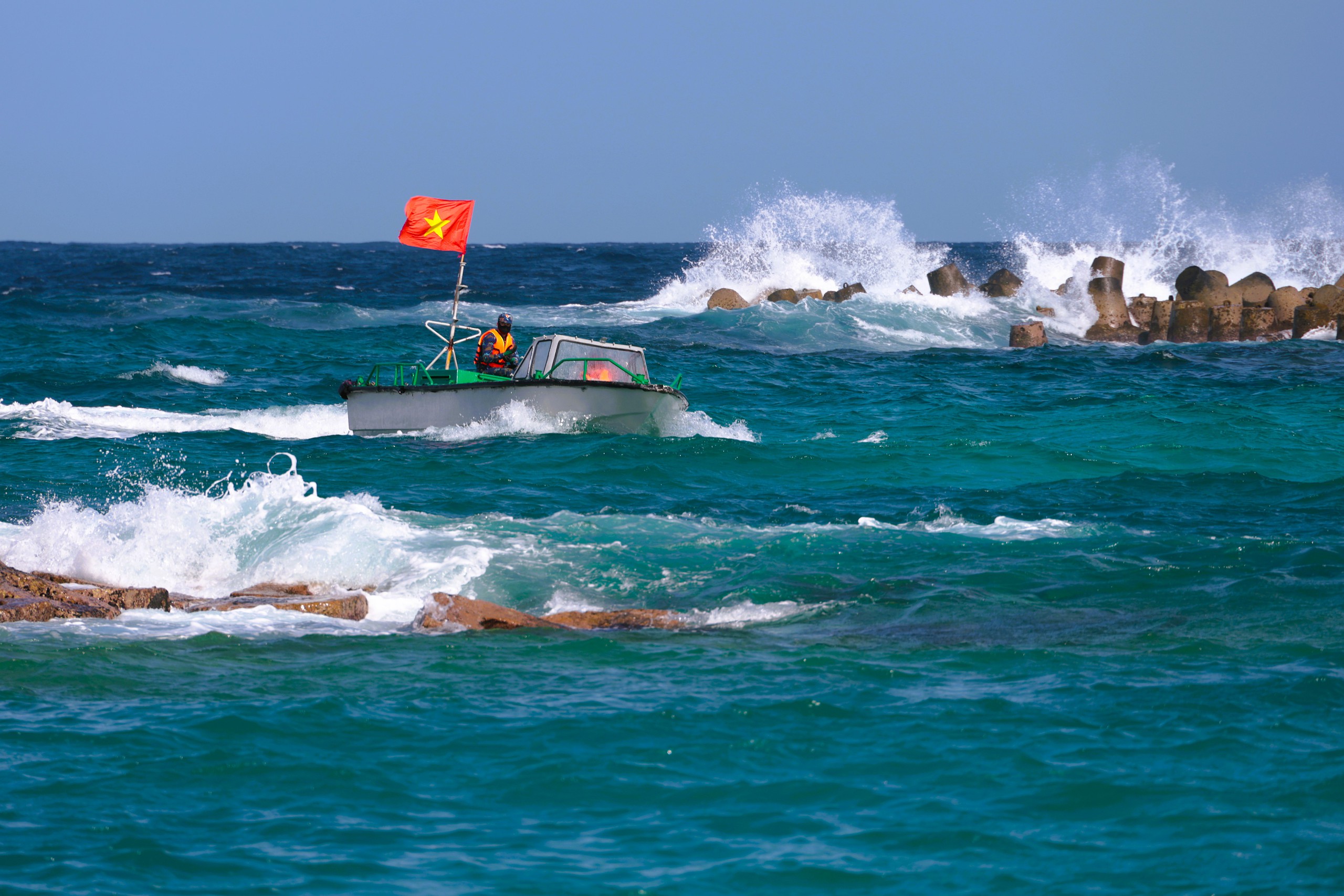 Tết ở Trường Sa - Kỳ 5: Sóng gió Song Tử Tây- Ảnh 2. Tết ở Trường Sa - Kỳ 5: Sóng gió Song Tử Tây- Ảnh 2.