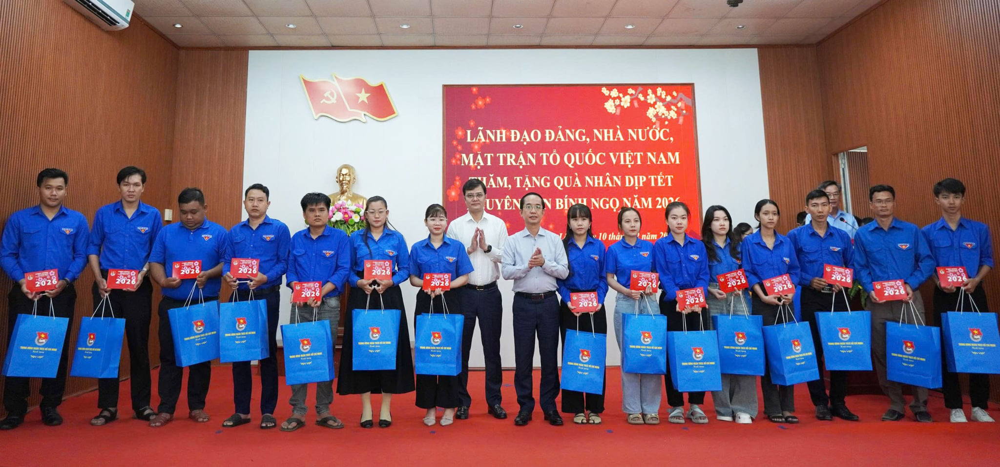 Ủy viên Bộ Chính trị Nguyễn Thanh Nghị thăm, tặng quà tết ở Cà Mau - Ảnh 3.