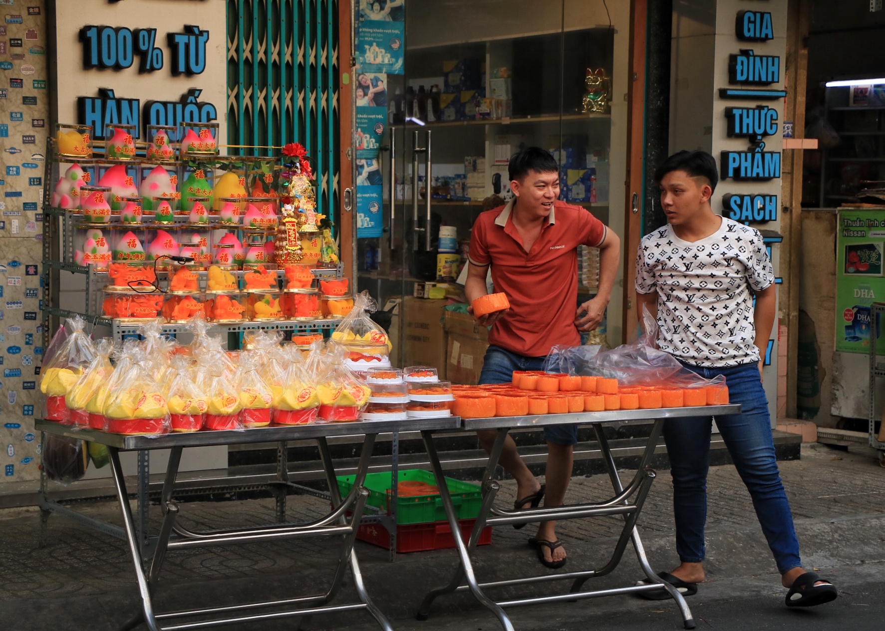 Độc lạ tết ở Chợ Lớn, TP.HCM: Khu chợ mỗi năm chỉ xuất hiện đ&uacute;ng một lần - Ảnh 12.