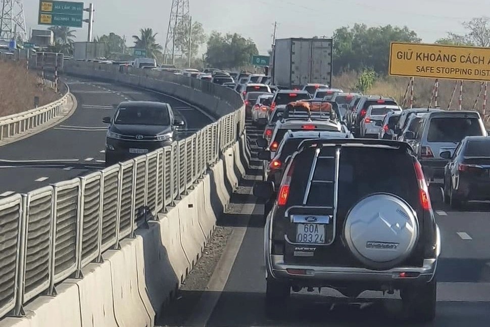 Lái xe về Tết: Có nên đi ô tô điện vào cao tốc Bắc - Nam? - Ảnh 1.