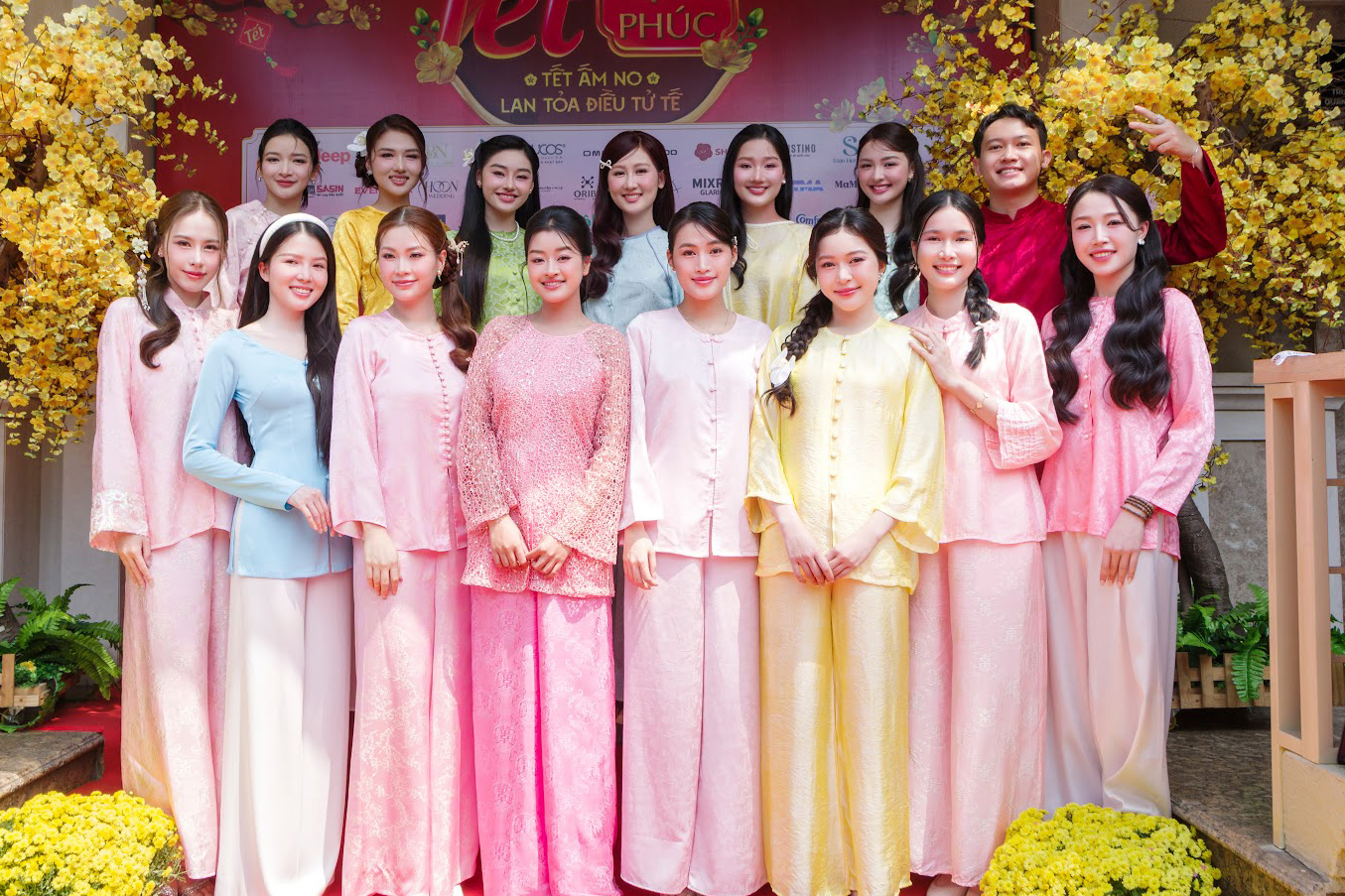 Hoa hậu &Yacute; Nhi về Việt Nam đ&oacute;n tết - Ảnh 1.