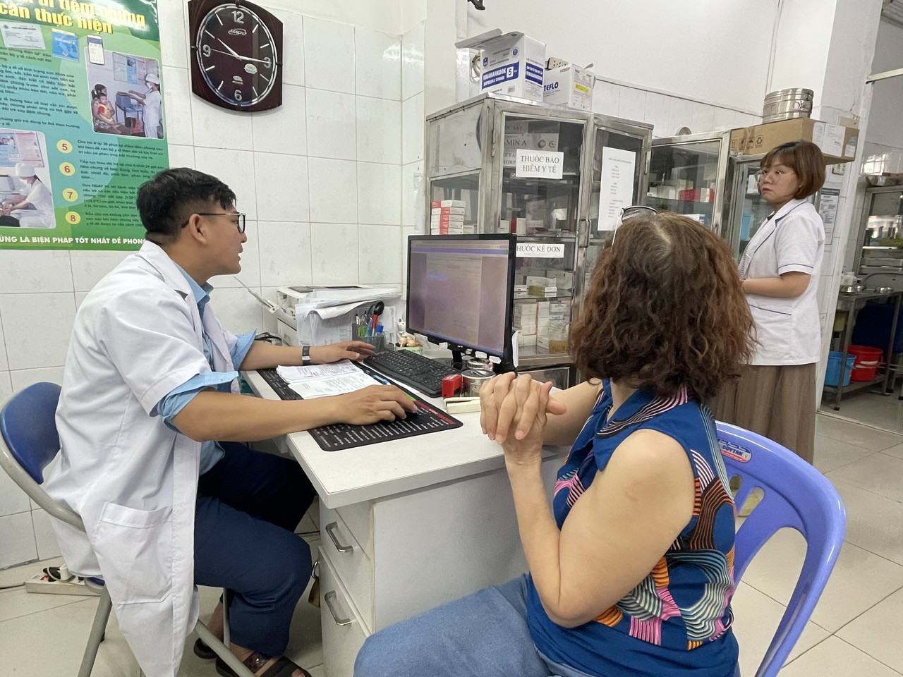 TP.HCM: Mức lương bác sĩ, điều dưỡng cao tuổi làm việc tại trạm y tế bao nhiêu? - Ảnh 1.