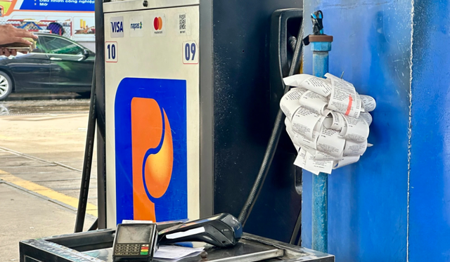 Tr&ocirc;ng giữ xe, vận chuyển, dịch vụ chuyển tiền... được lập h&oacute;a đơn tổng cuối ng&agrave;y- Ảnh 1.